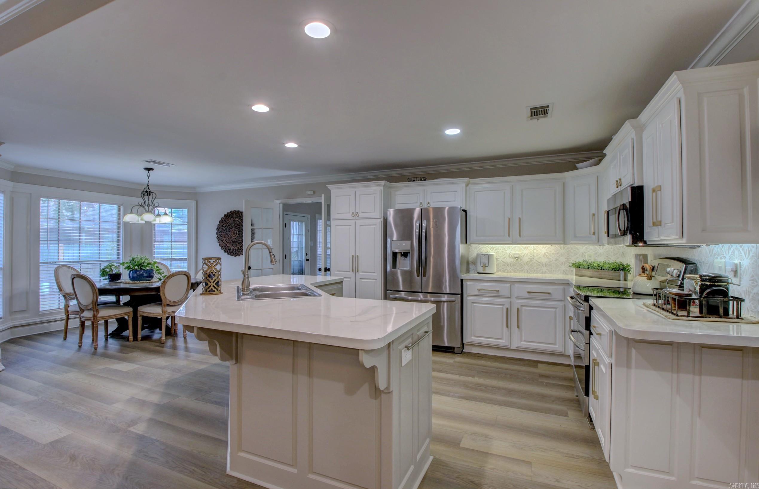 COUNTRY CLUB OF ARK THE - Residential