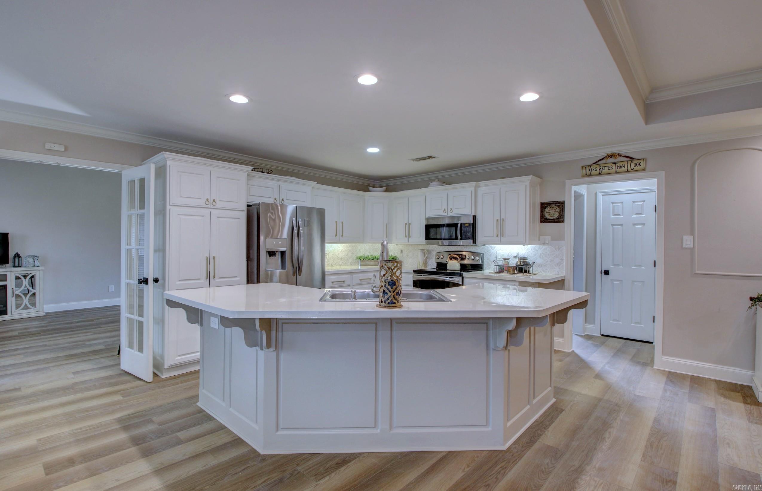 COUNTRY CLUB OF ARK THE - Residential