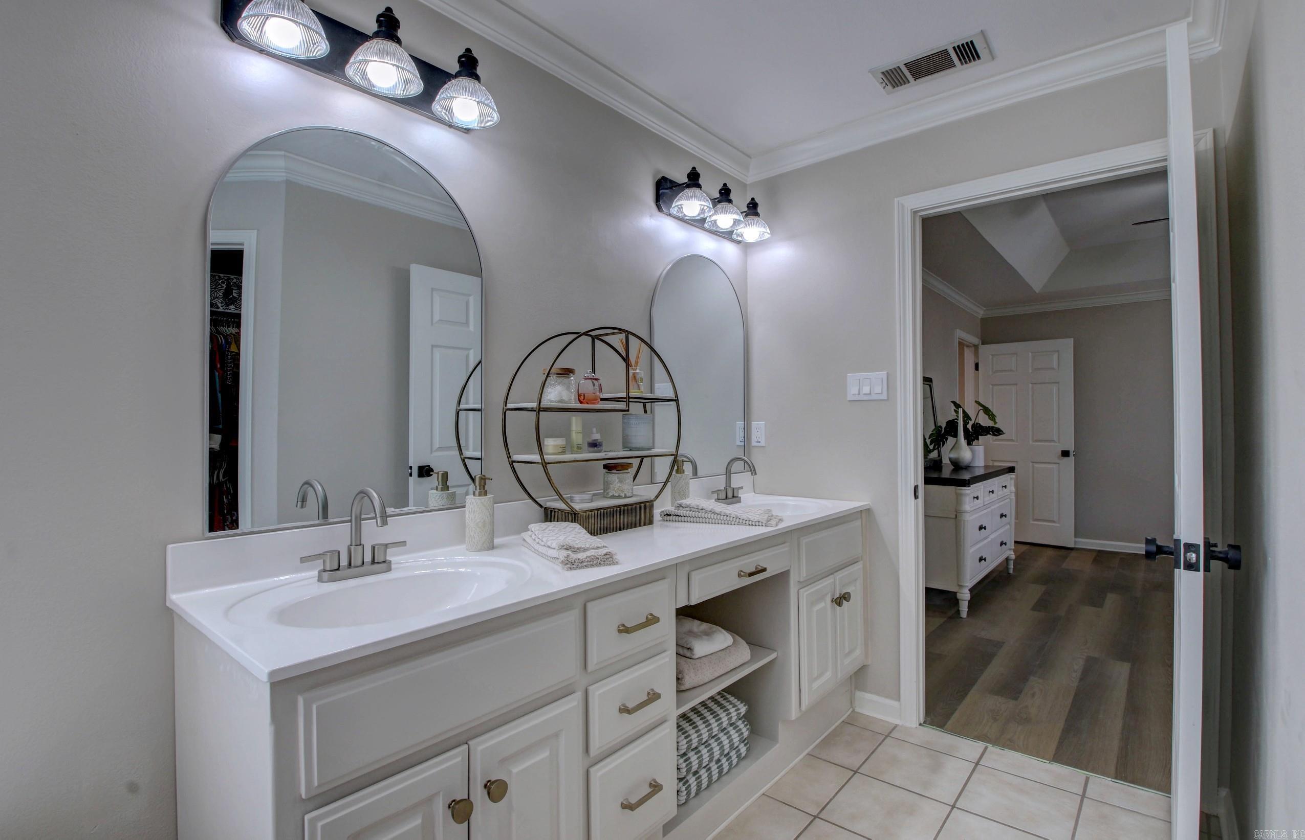 COUNTRY CLUB OF ARK THE - Residential