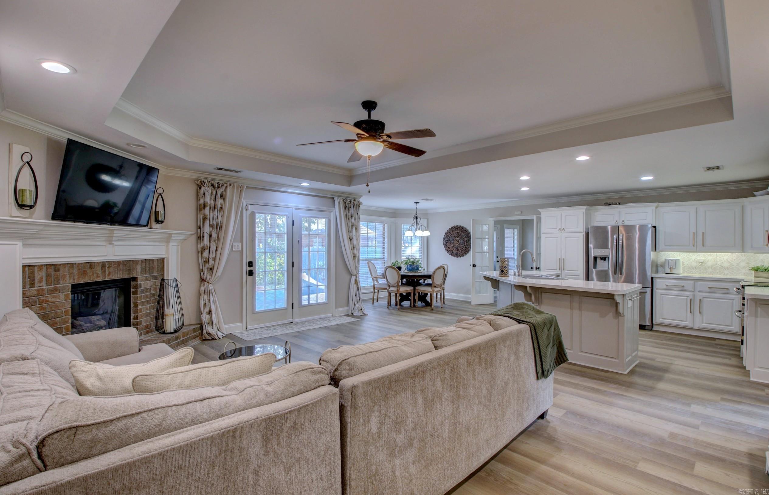 COUNTRY CLUB OF ARK THE - Residential