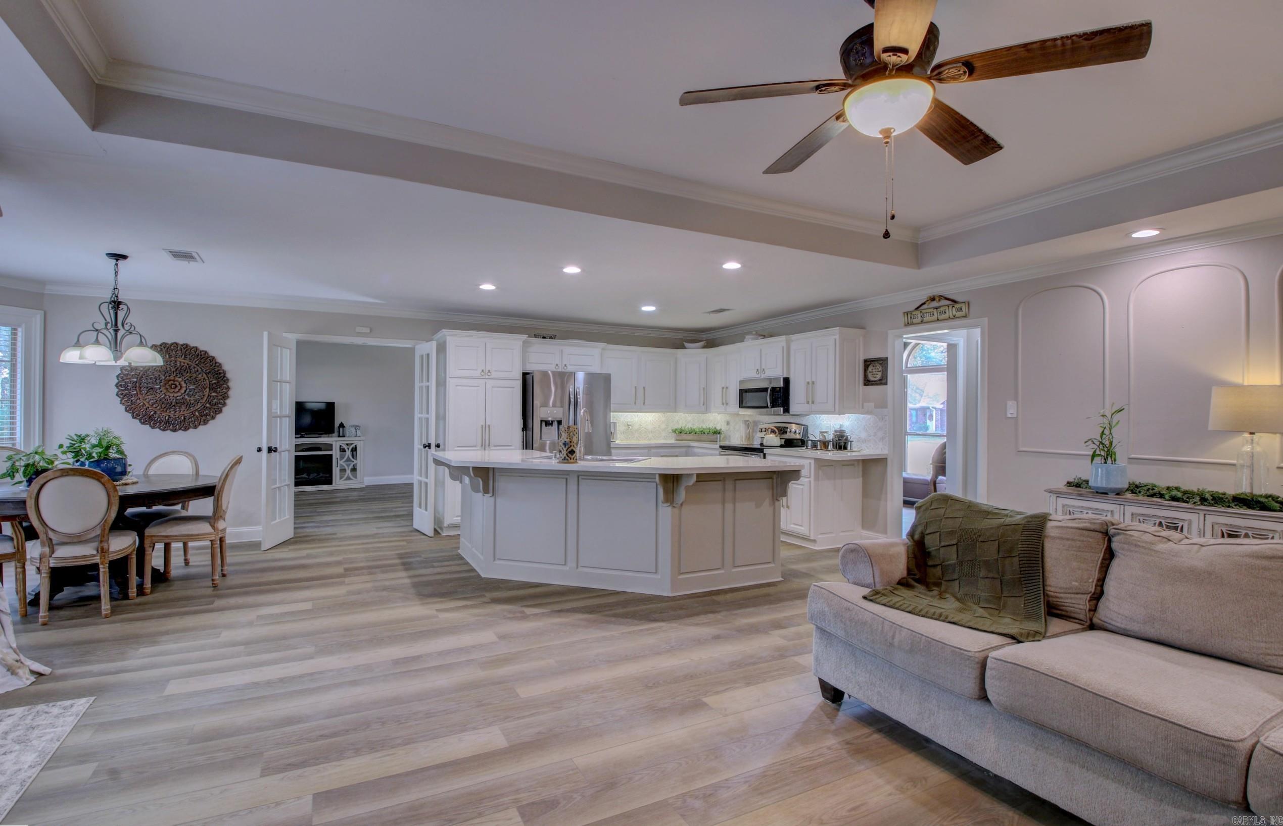 COUNTRY CLUB OF ARK THE - Residential