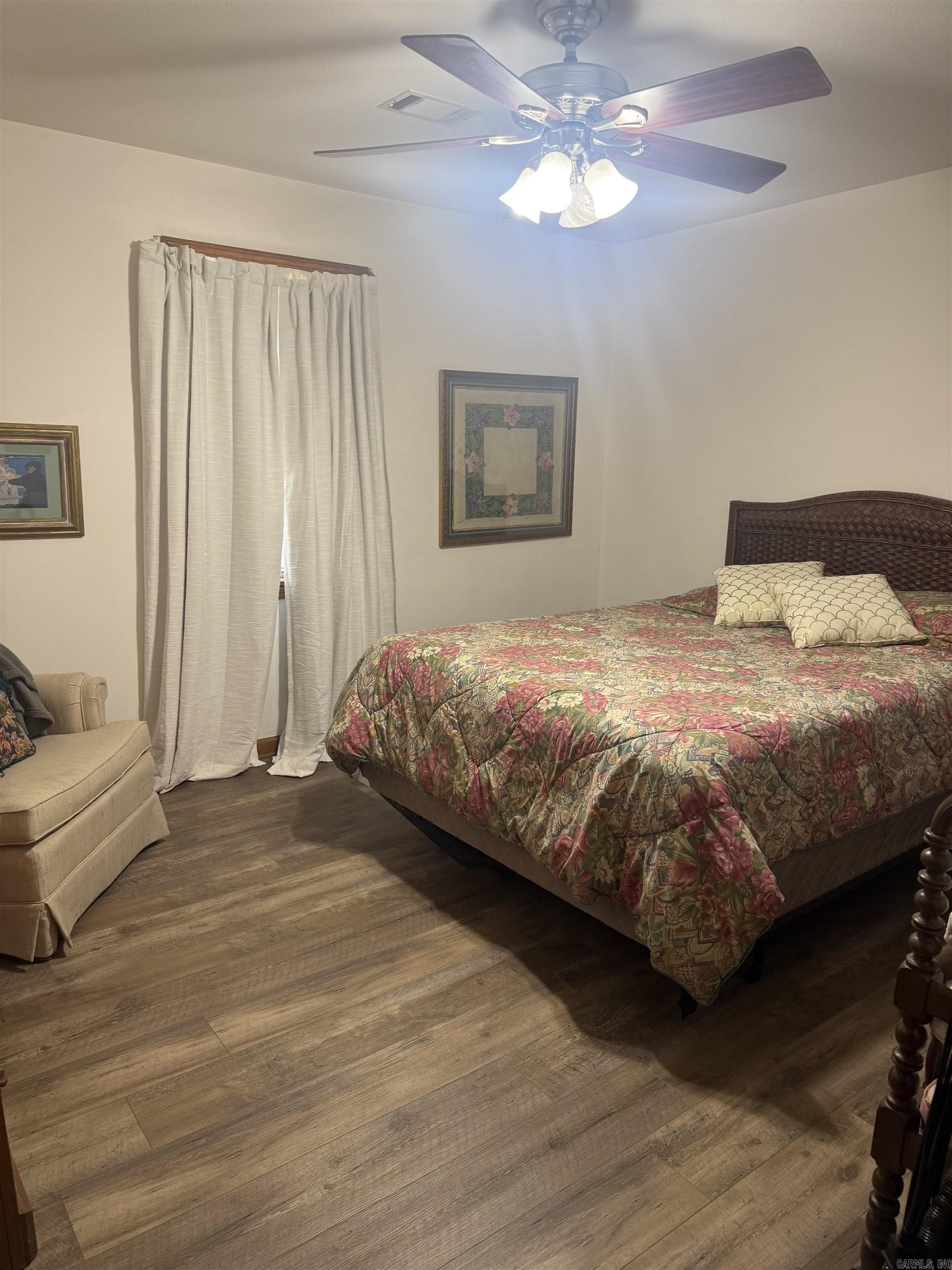 RIVER OAKS COMMONS - Residential
