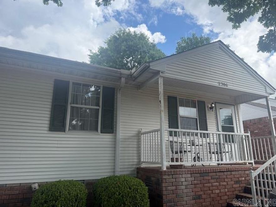 Remodeled condo in River Oaks Subdivision. New hardwood laminate floors, new ceiling fans. Appliances in the kitchen are new, Fridge, stove and dishwasher. Gas Hot Water Heater 2 years old. Spacious 2 bedroom with large walk in closets. Kitchen is open to the breakfast room. New deck leading to the backyard.