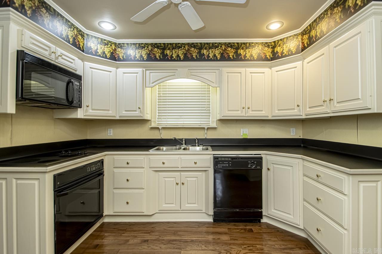 COUNTRY CLUB PARK - Residential