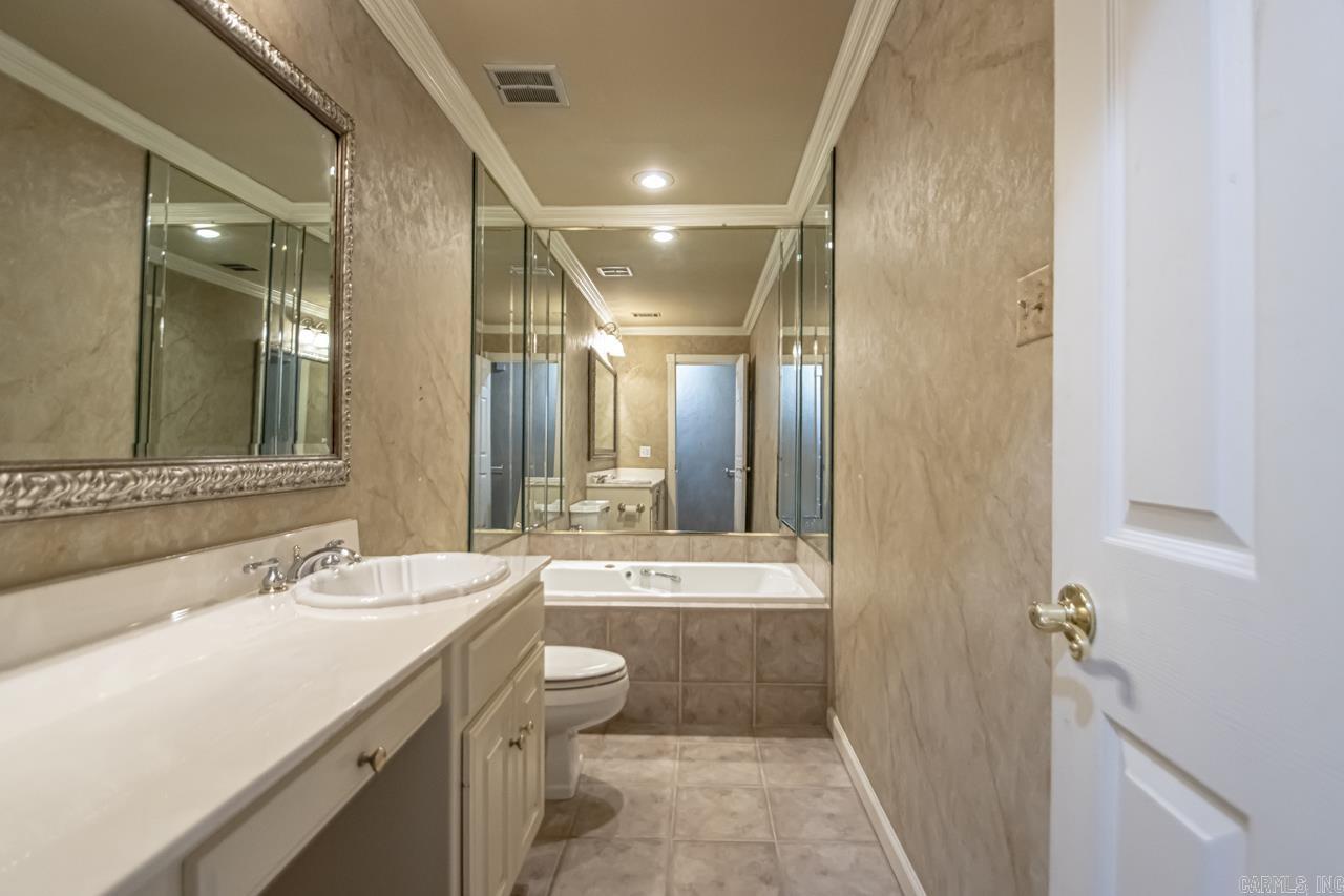 COUNTRY CLUB PARK - Residential