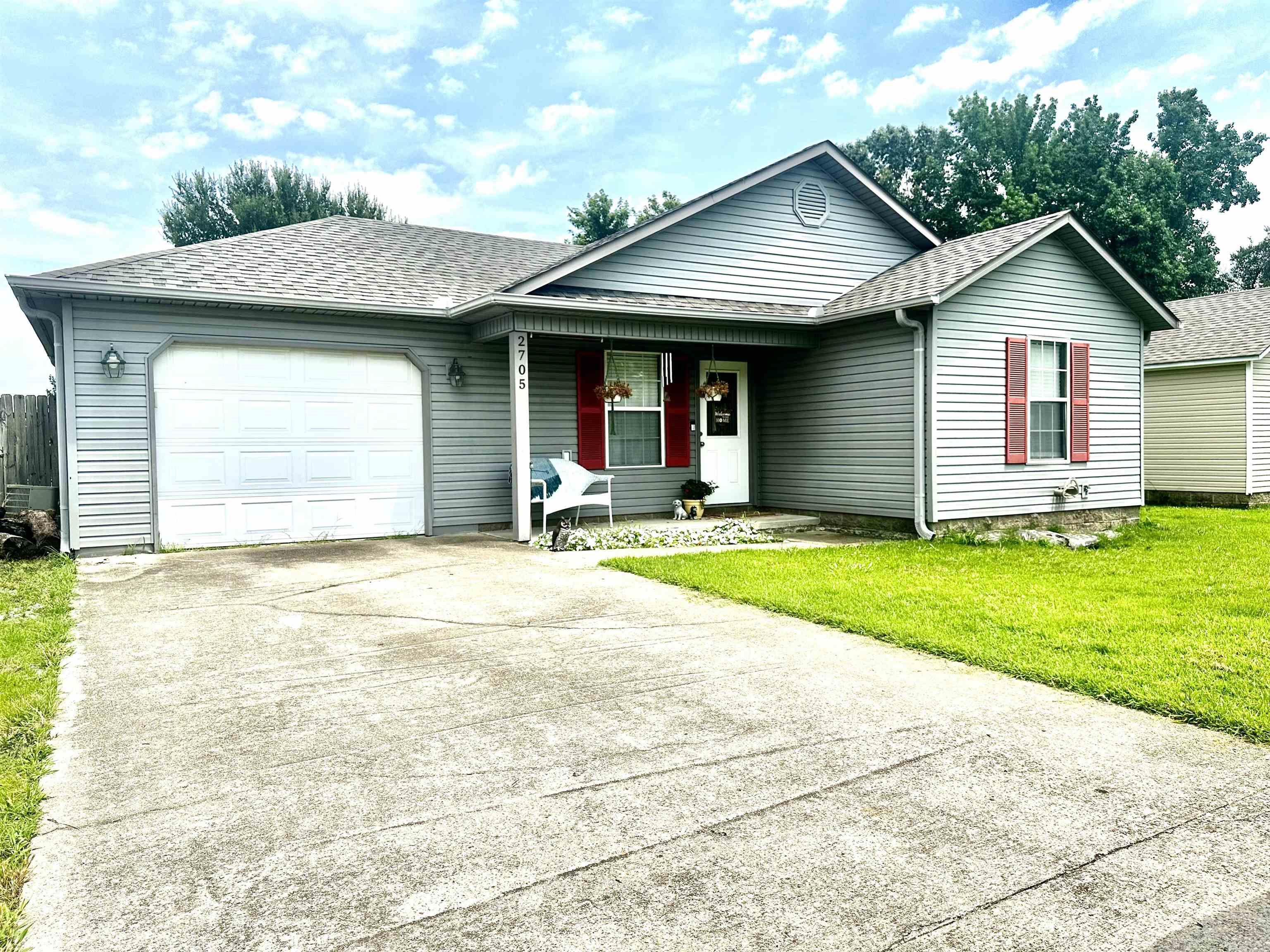 Super cute, move in ready home in Paragould. This home has three bedrooms, two baths, split floor plan. Vaulted ceilings in living room. Kitchen has trendy ceramic tile, a small island with seating and an eat in area. Master bath has large closet. Large fenced in backyard. New roof!! Great neighborhood.