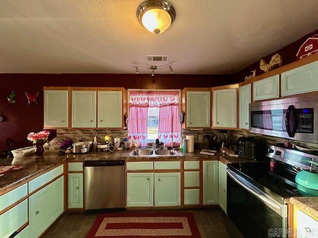 MOORE - Residential