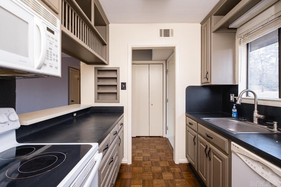 Forest Hills Condos - Residential