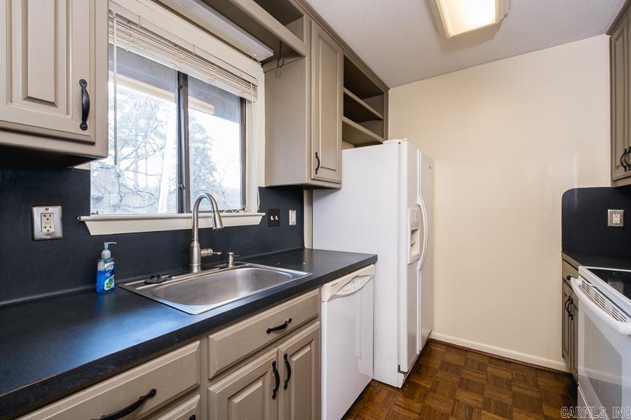 Forest Hills Condos - Residential