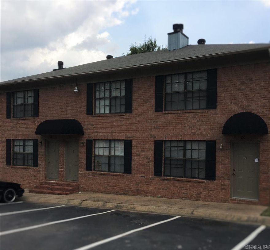 Nice townhome for rent. Located in the heart of Little Rock off of Reservoir road, close to dining, shopping, entertainment, interstate access, you name it! Water paid.  AVAILABLE MID DECEMBER