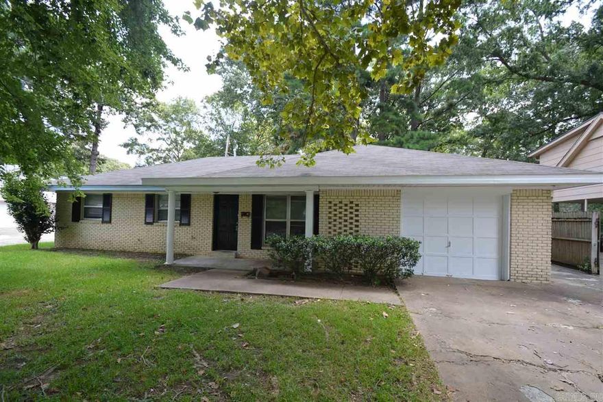 Cute 3 bedroom/1bath Cloverdale home for rent. Recently renovated !