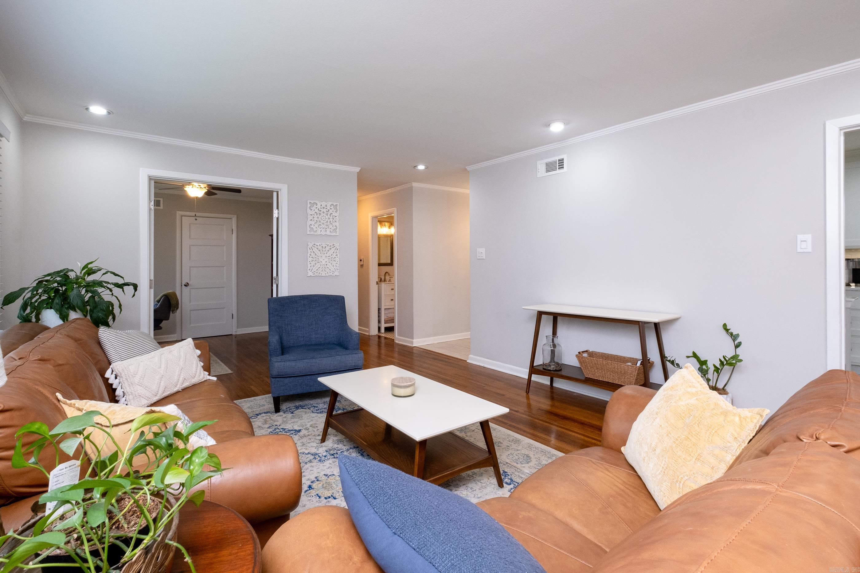 KINGWOOD PLACE - Residential