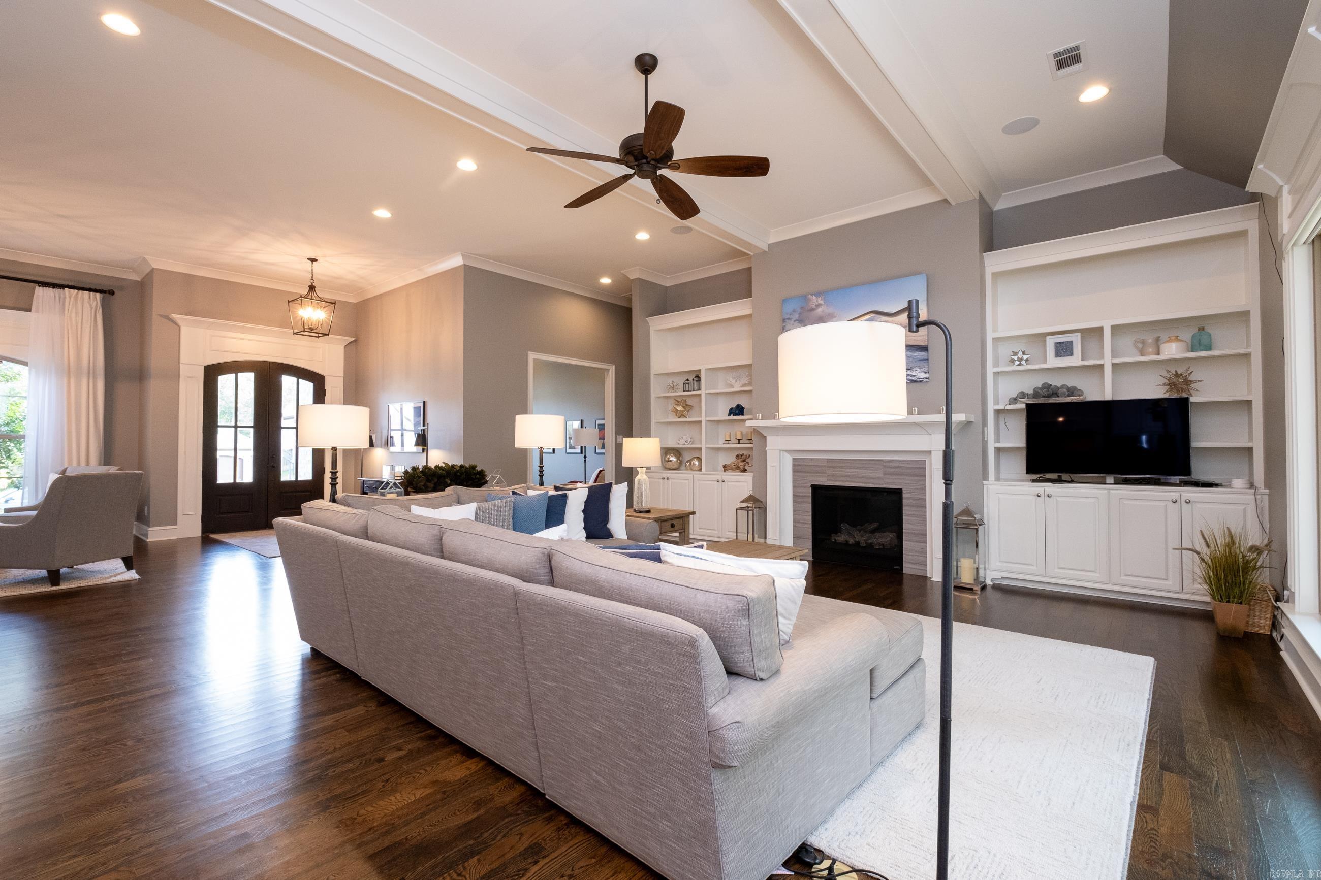 WOODLANDS EDGE - Residential