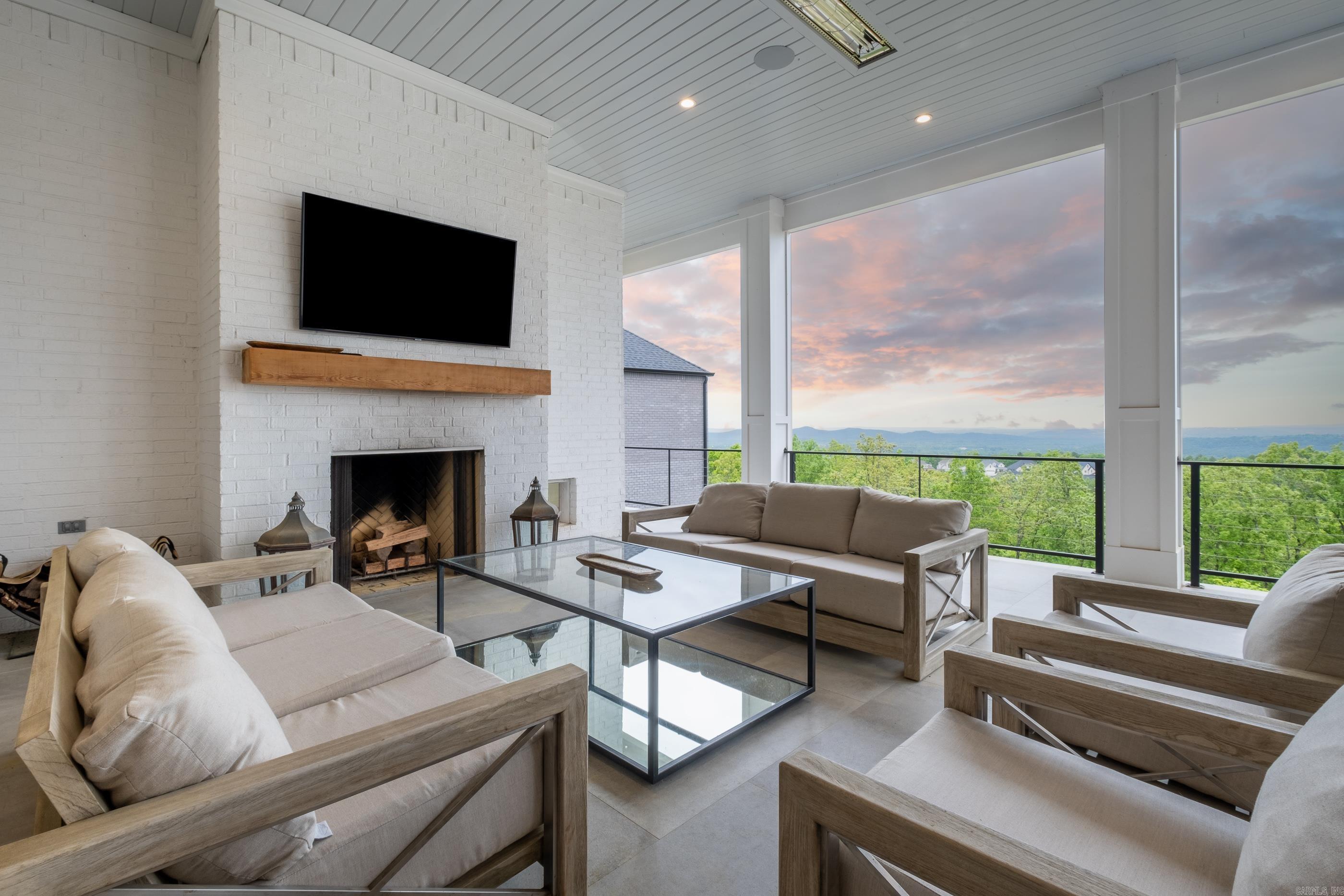 CHENAL VALLEY "FALSTONE COURT" - Residential