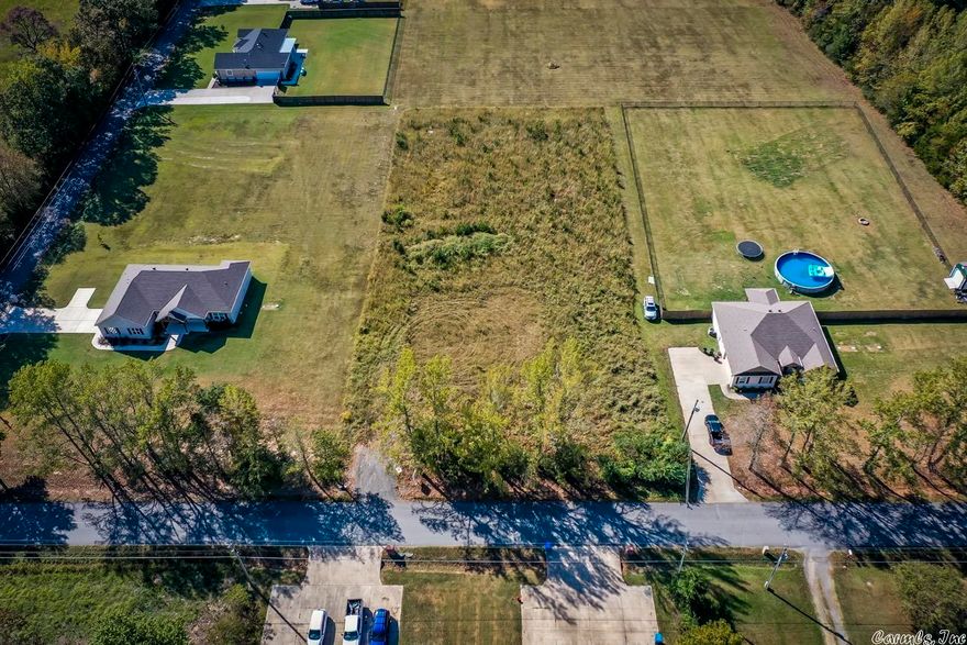This 1.14 acre lot in Cocklebur acres is perfect for your dream home. Minimum square footage is 1,300 sq feet. No Mobiles. Bill of Assurance is available upon request.