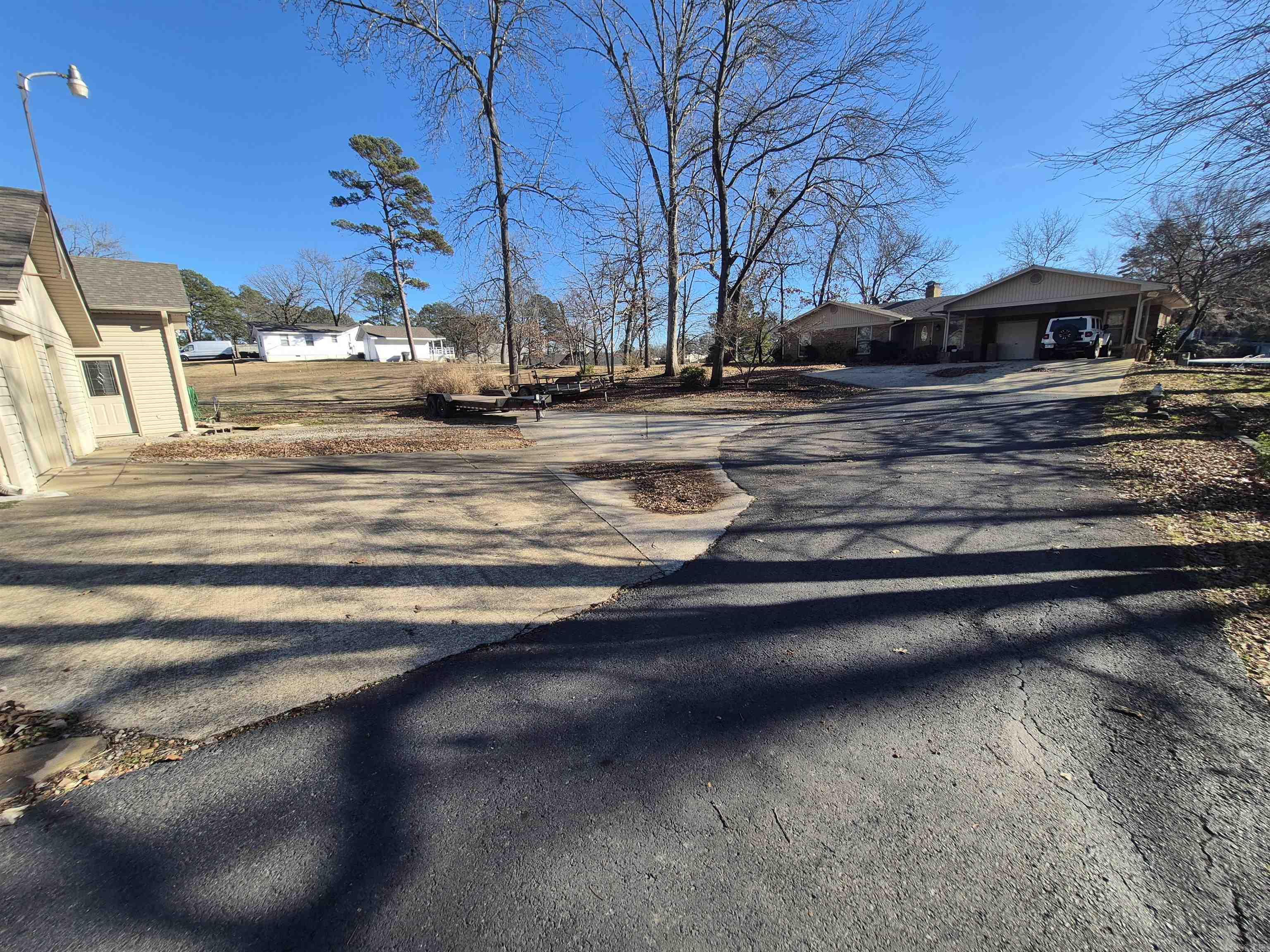 CLINTS LAKE SHORE - Residential