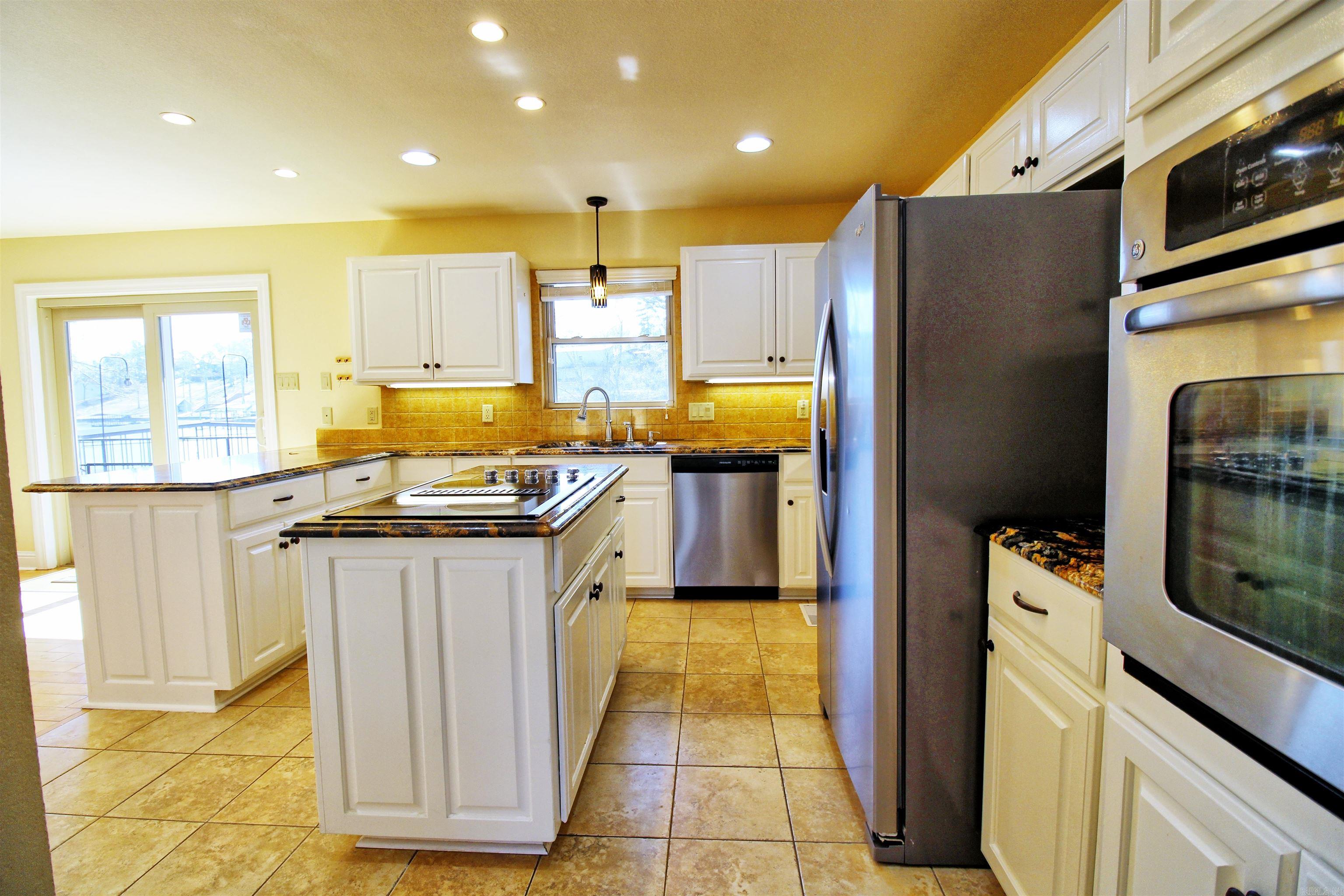 CLINTS LAKE SHORE - Residential