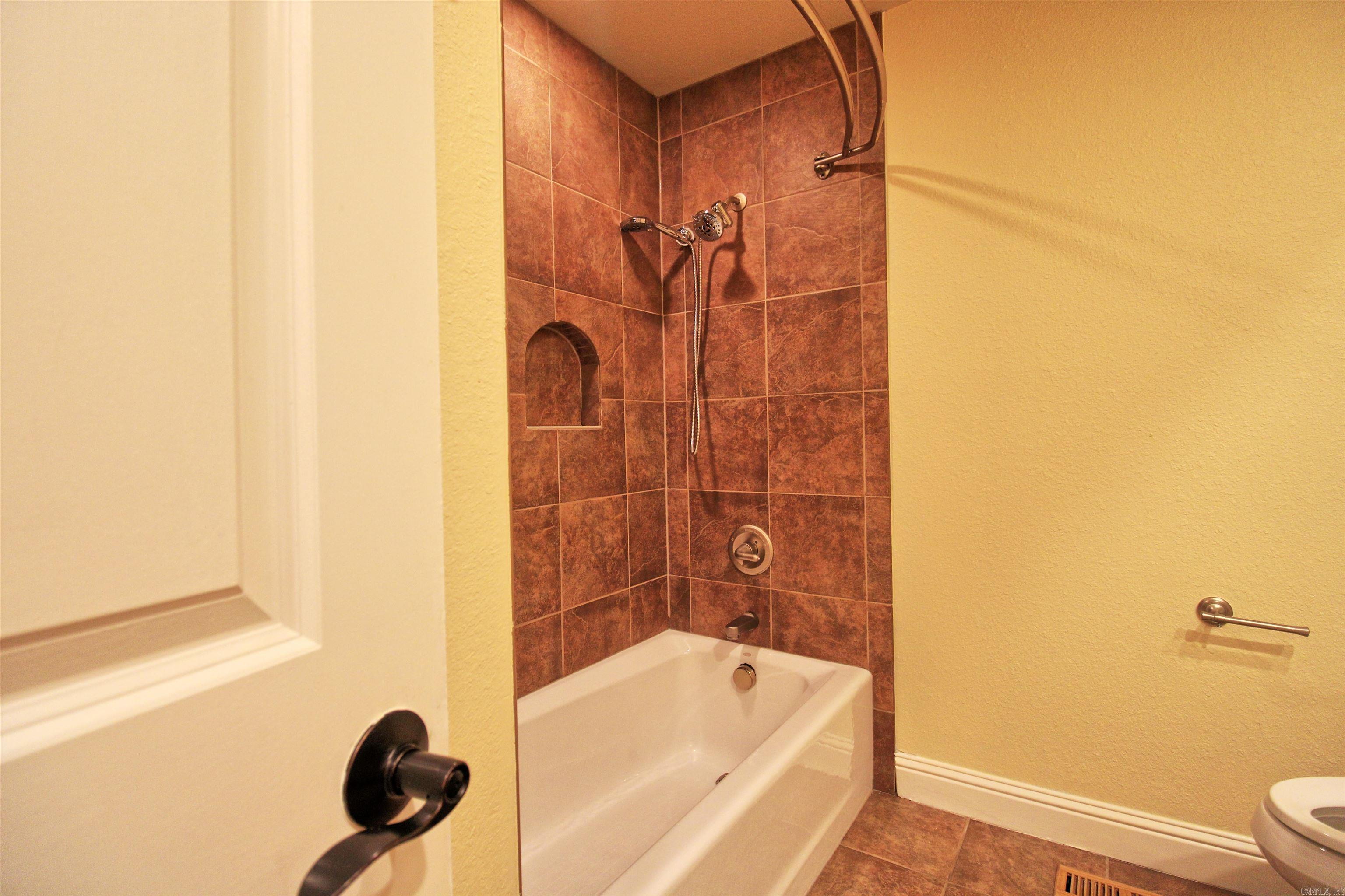 CLINTS LAKE SHORE - Residential