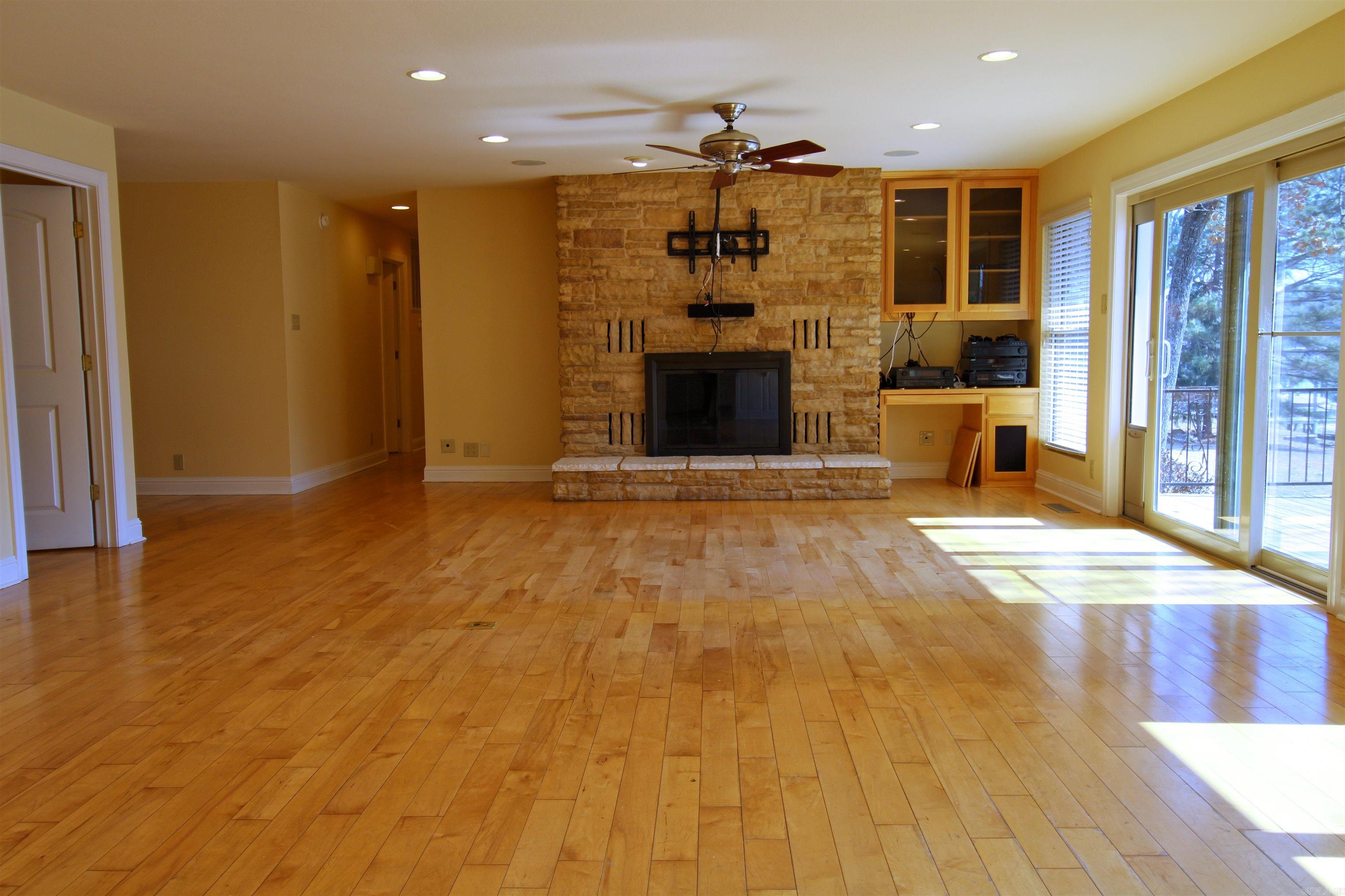 CLINTS LAKE SHORE - Residential