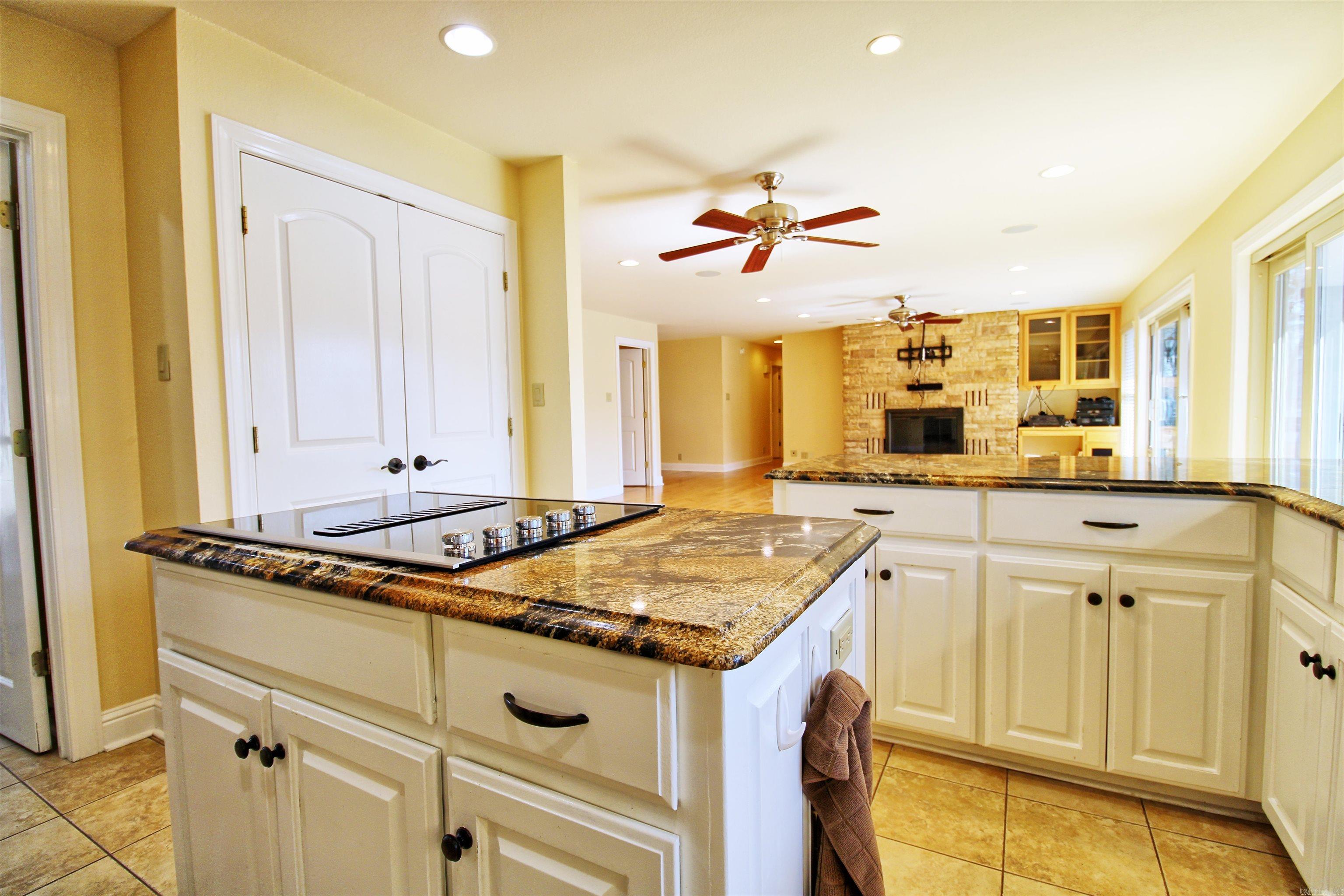 CLINTS LAKE SHORE - Residential