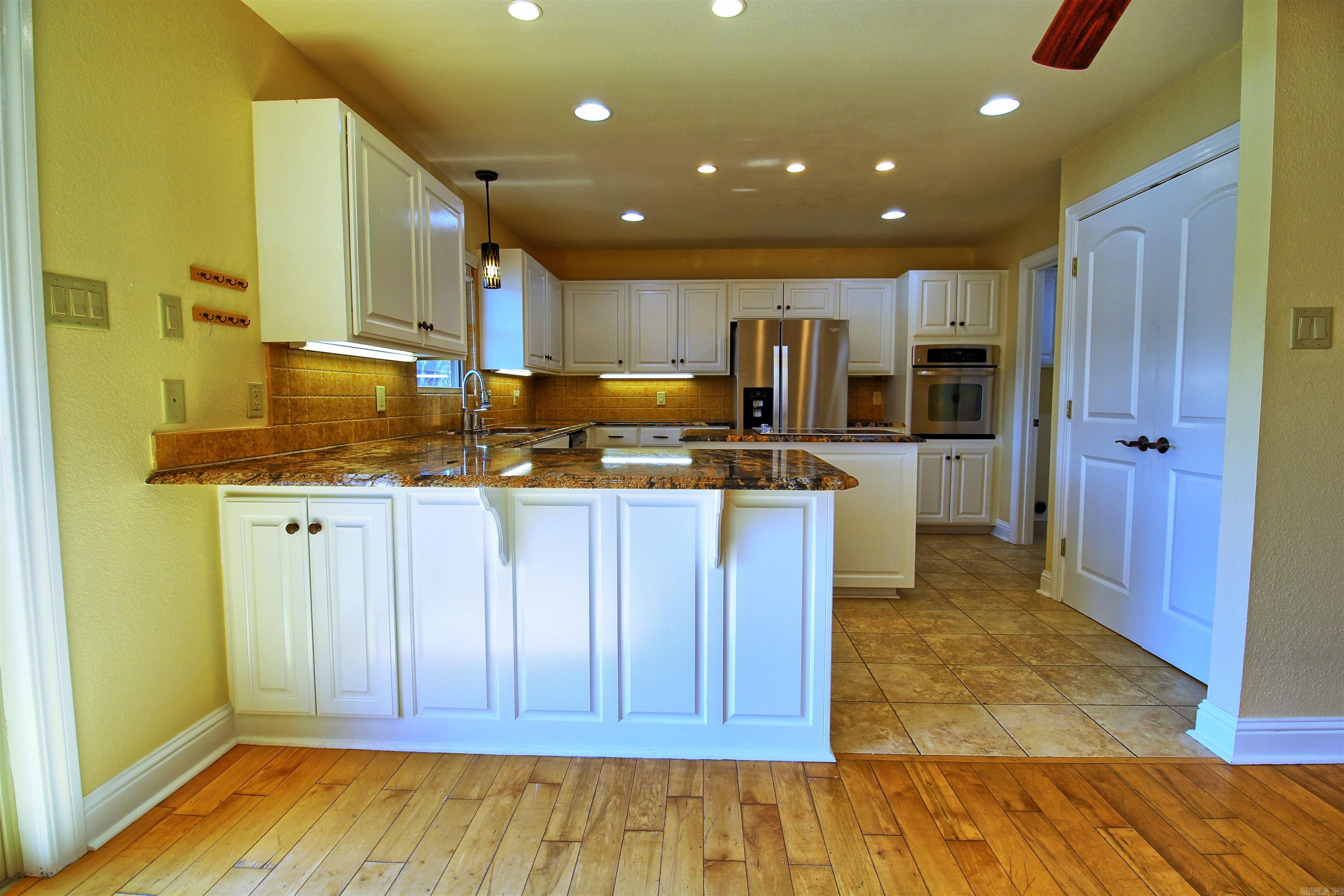 CLINTS LAKE SHORE - Residential