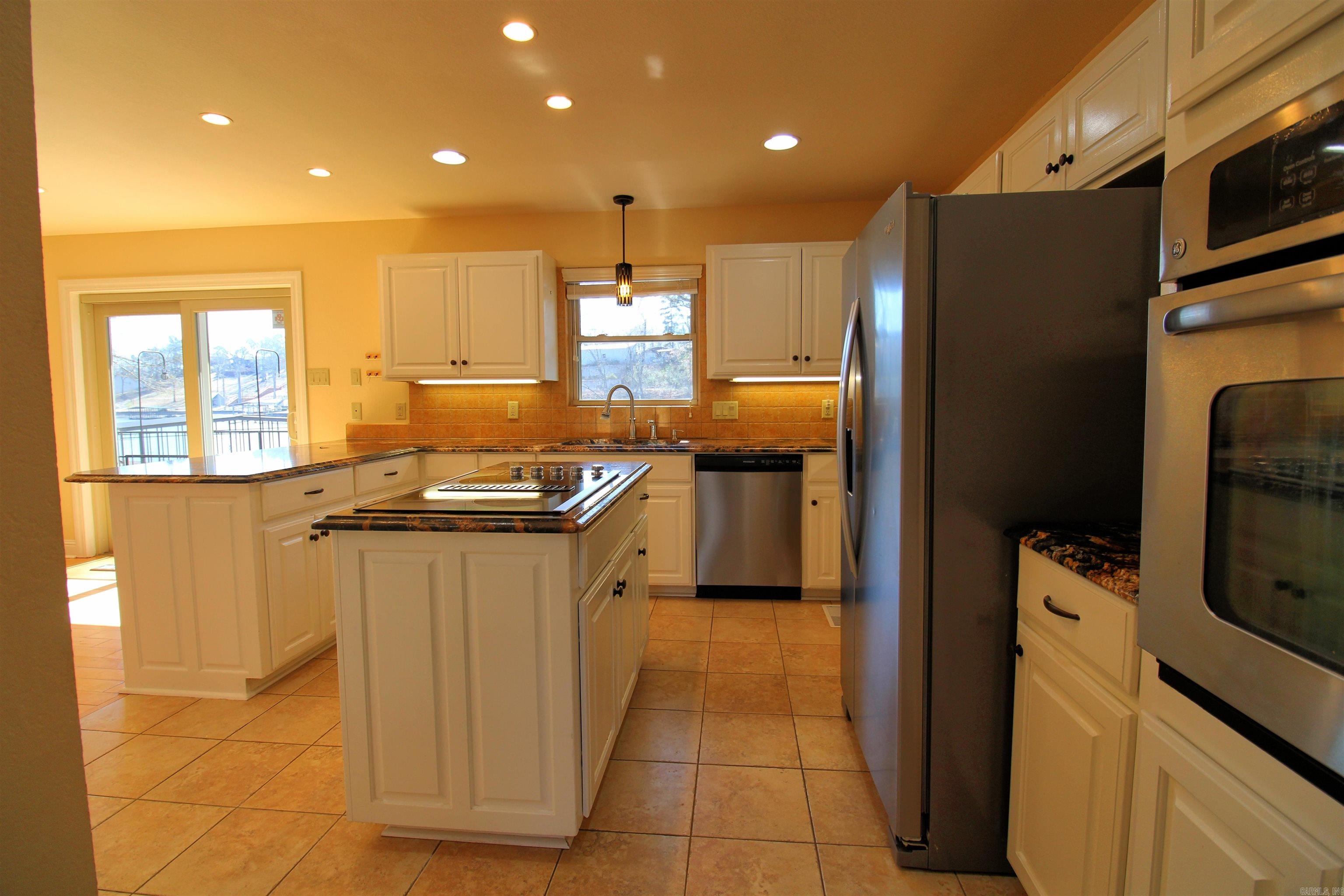 CLINTS LAKE SHORE - Residential