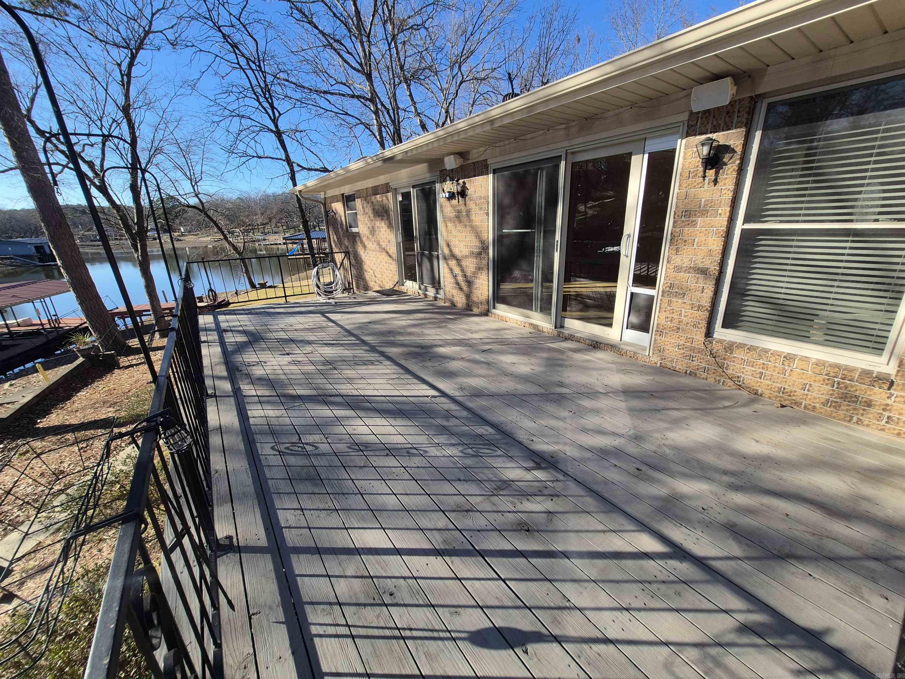 CLINTS LAKE SHORE - Residential