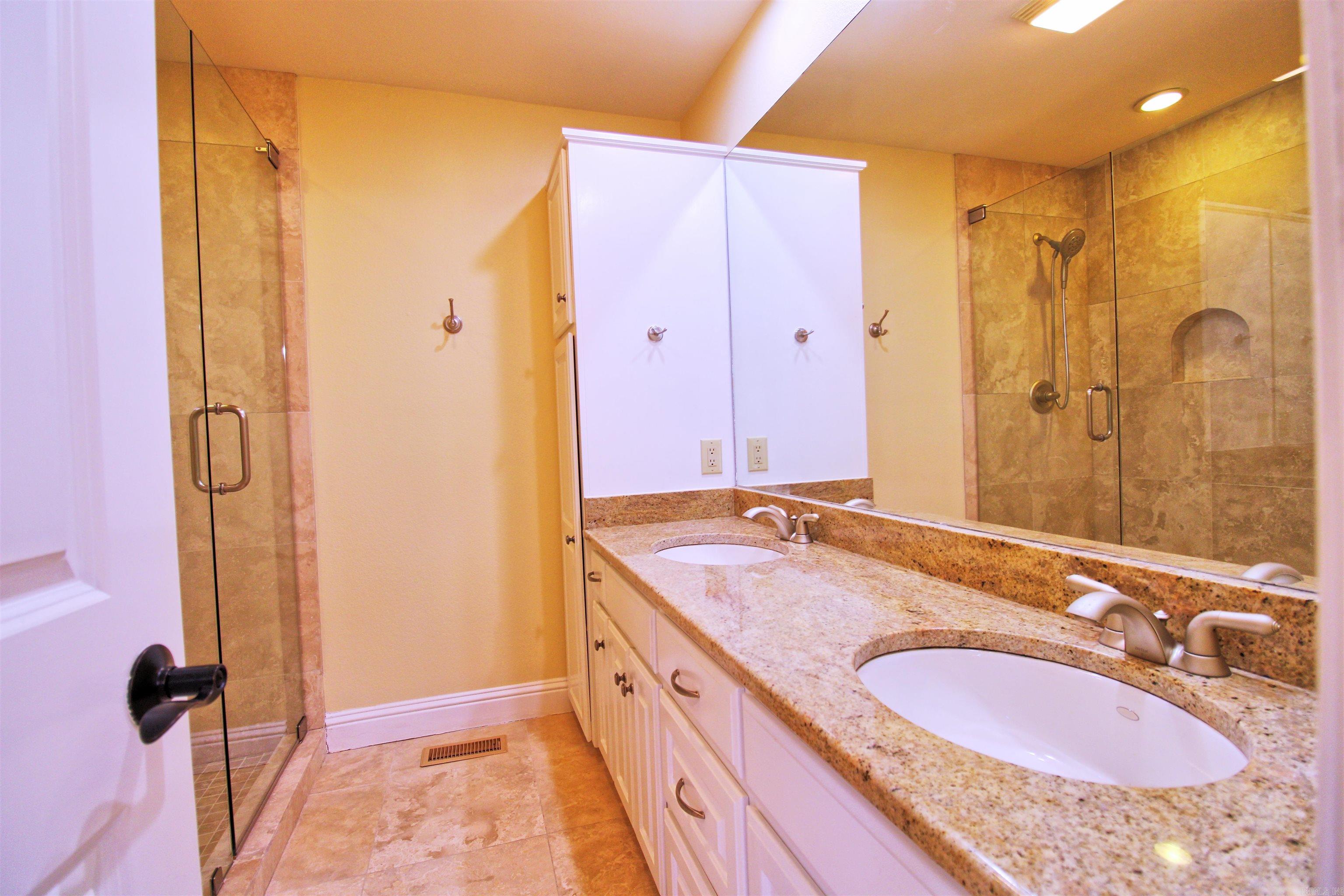 CLINTS LAKE SHORE - Residential