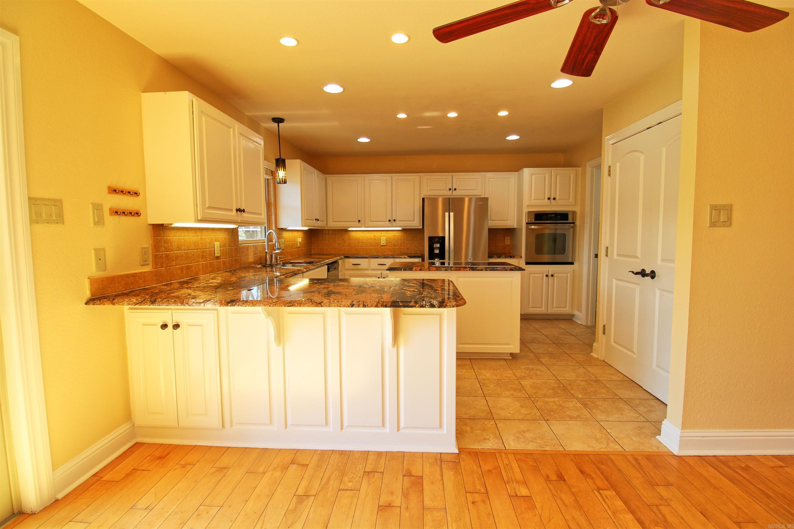 CLINTS LAKE SHORE - Residential