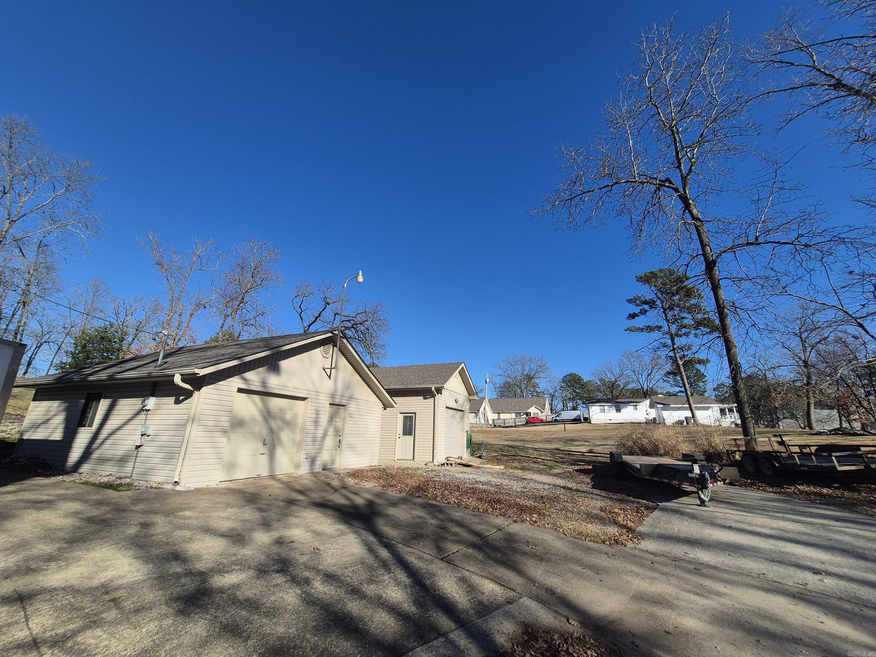 CLINTS LAKE SHORE - Residential