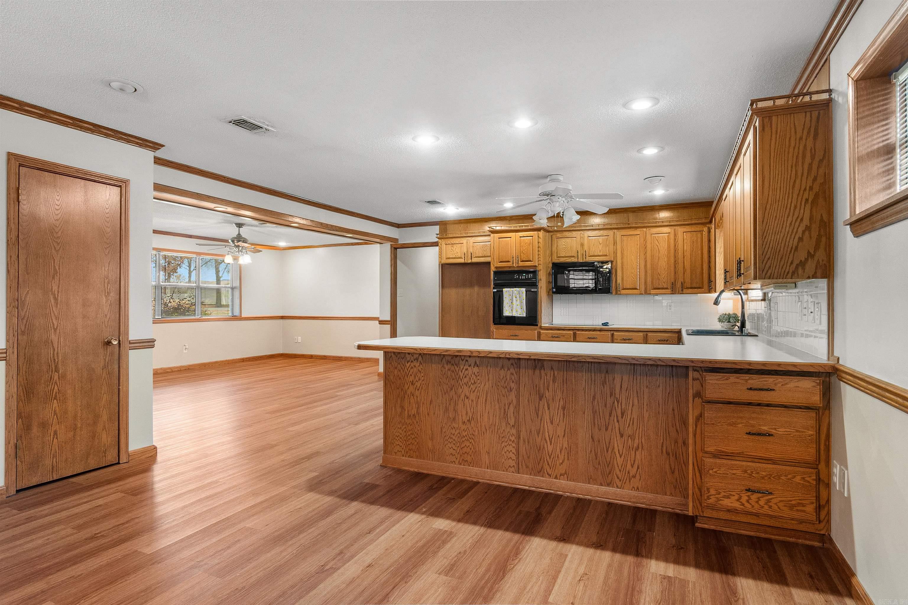 COUNTRY WOOD SUB UNIT - Residential