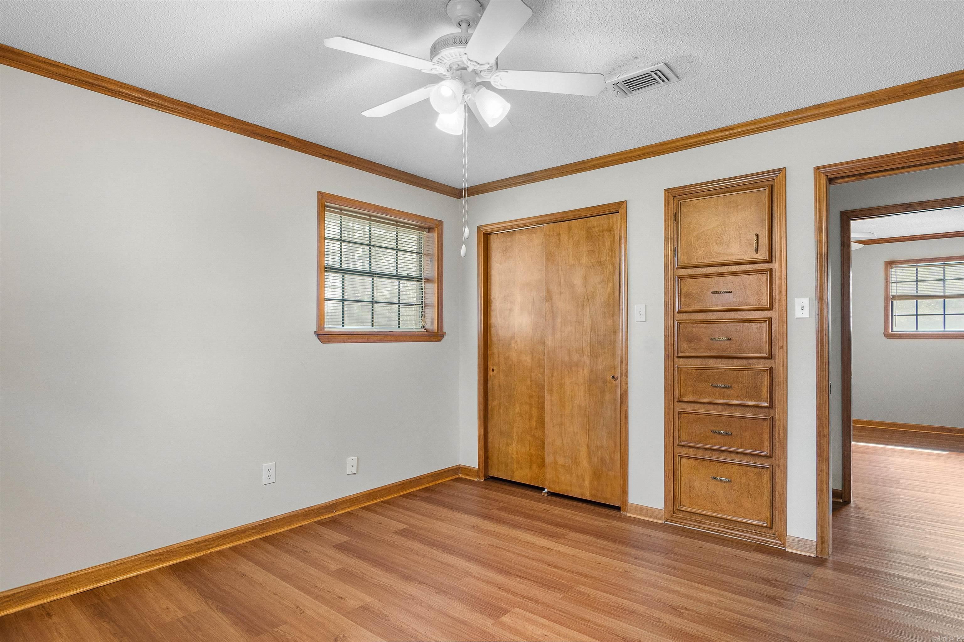 COUNTRY WOOD SUB UNIT - Residential