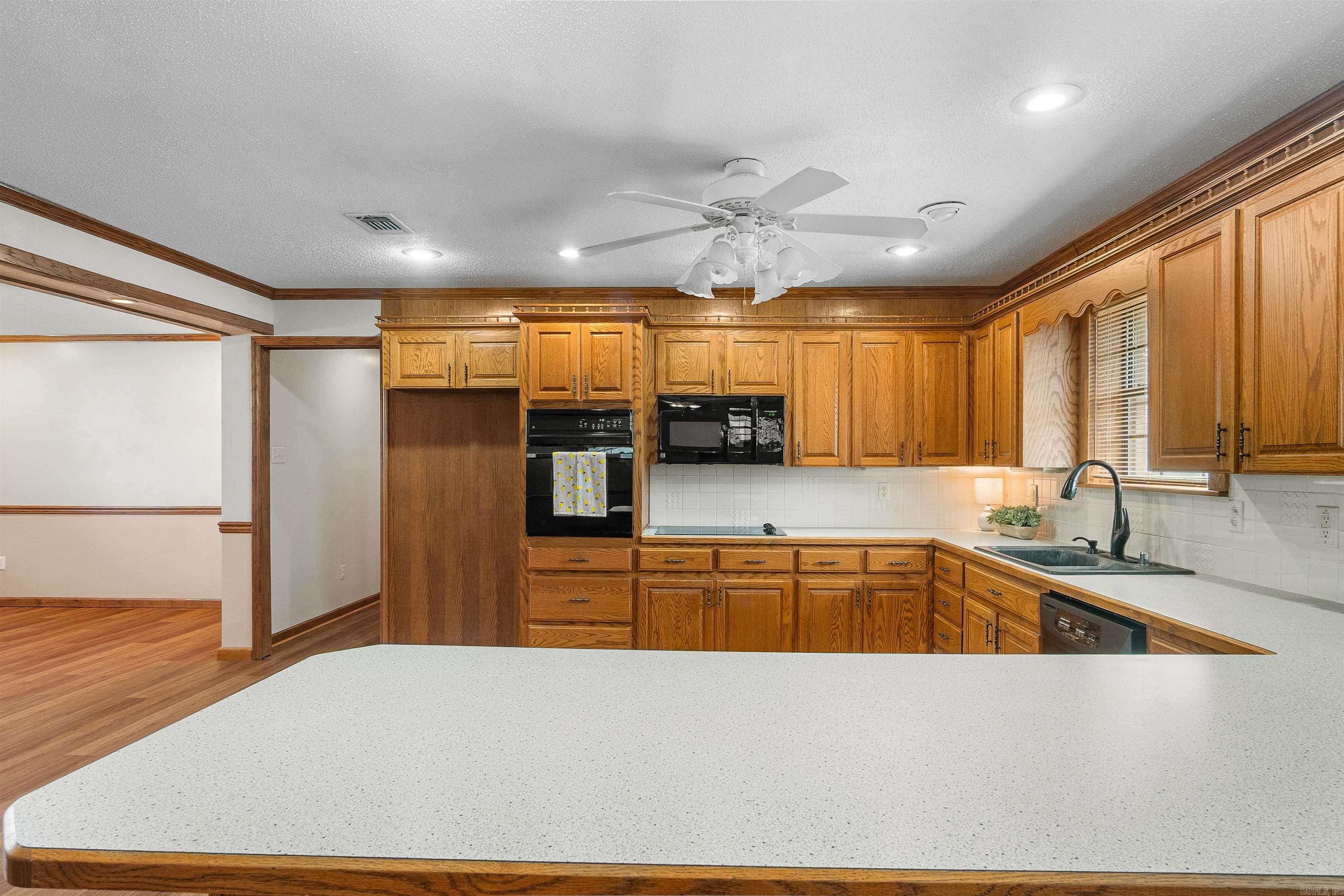 COUNTRY WOOD SUB UNIT - Residential