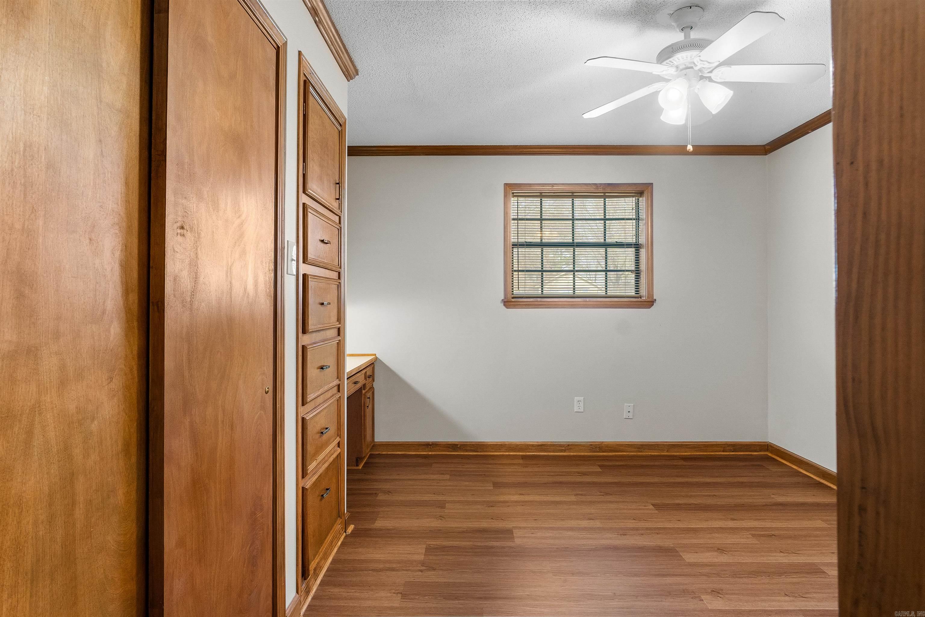 COUNTRY WOOD SUB UNIT - Residential