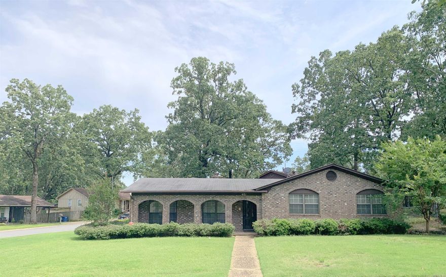 Charming Home with Great Potential – Ideal for First-Time Buyers or Investors! Come see this inviting home nestled on a spacious corner lot! Perfect for first-time home buyers or a fantastic investment opportunity, this property offers great potential in a convenient location. Enjoy a cozy living room featuring a rock-surround fireplace, an eat-in kitchen with a freestanding electric stove and stainless steel dishwasher, and a separate laundry room complete with upper cabinets for added storage. Relax on the covered front porch and take advantage of being just minutes from local restaurants, schools, churches, and with easy access to the interstate. Don’t miss your chance to make this home your own! No disclosure, seller has never lived in home.