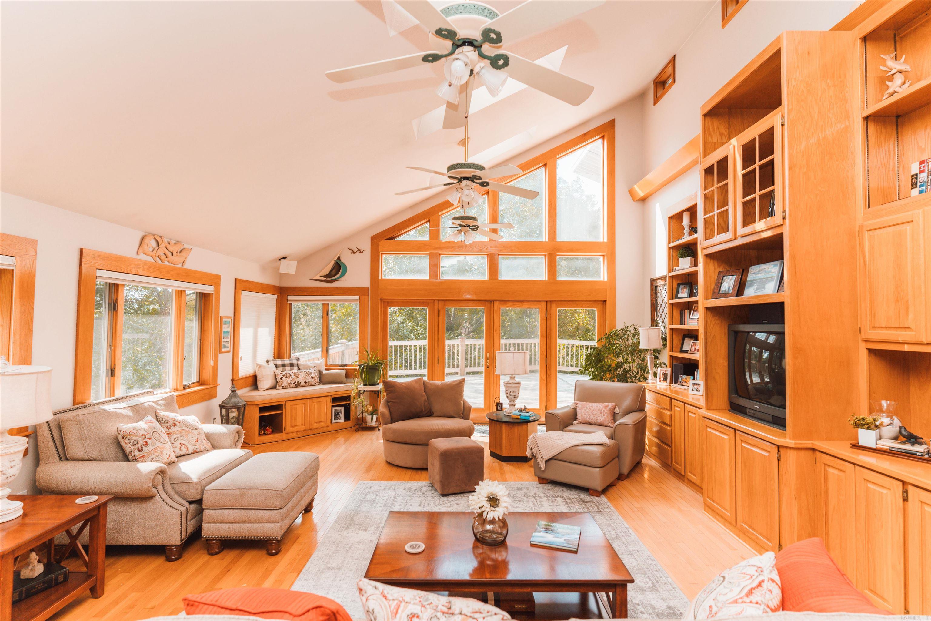 NORTH HILLS ESTATES - Residential