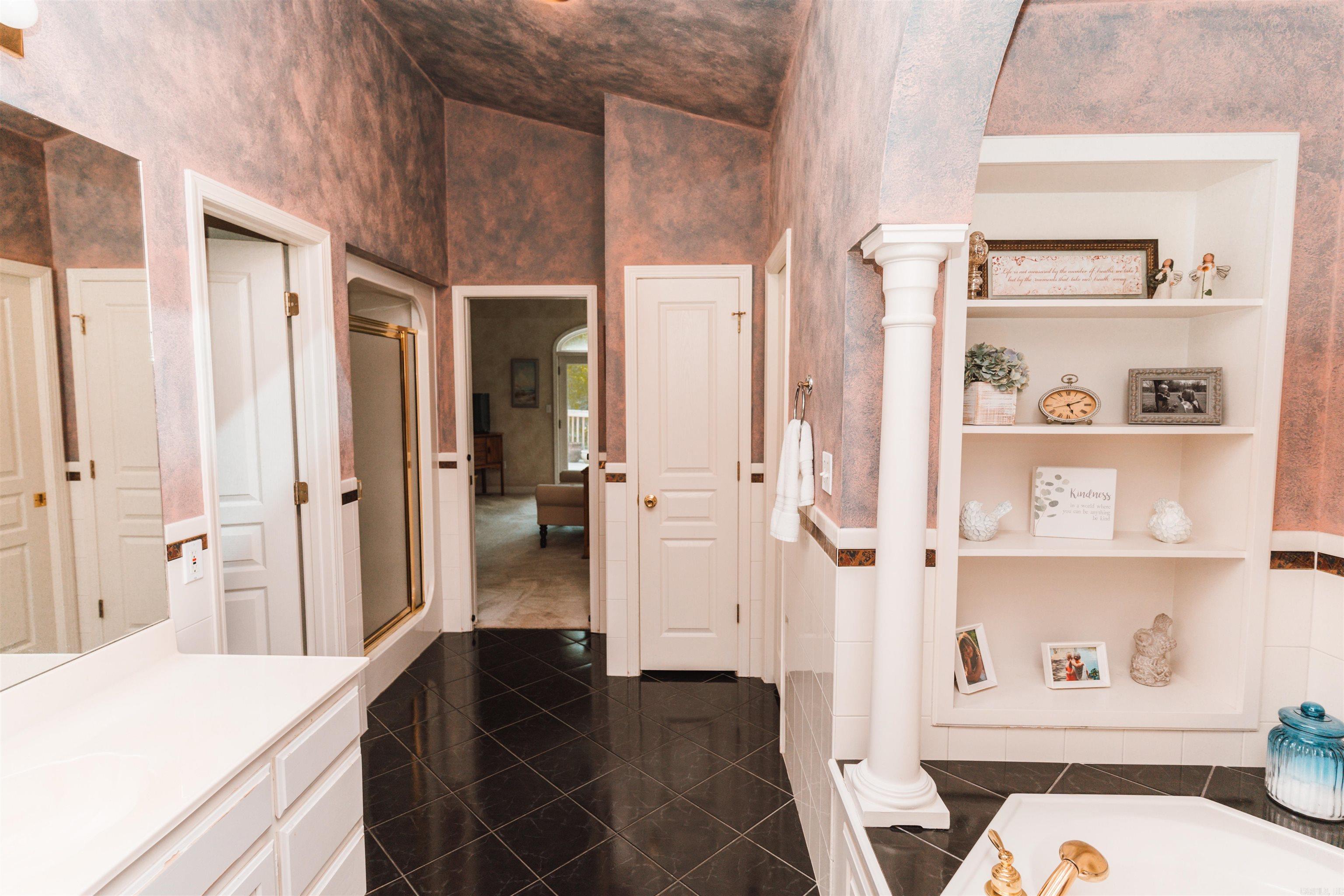 NORTH HILLS ESTATES - Residential