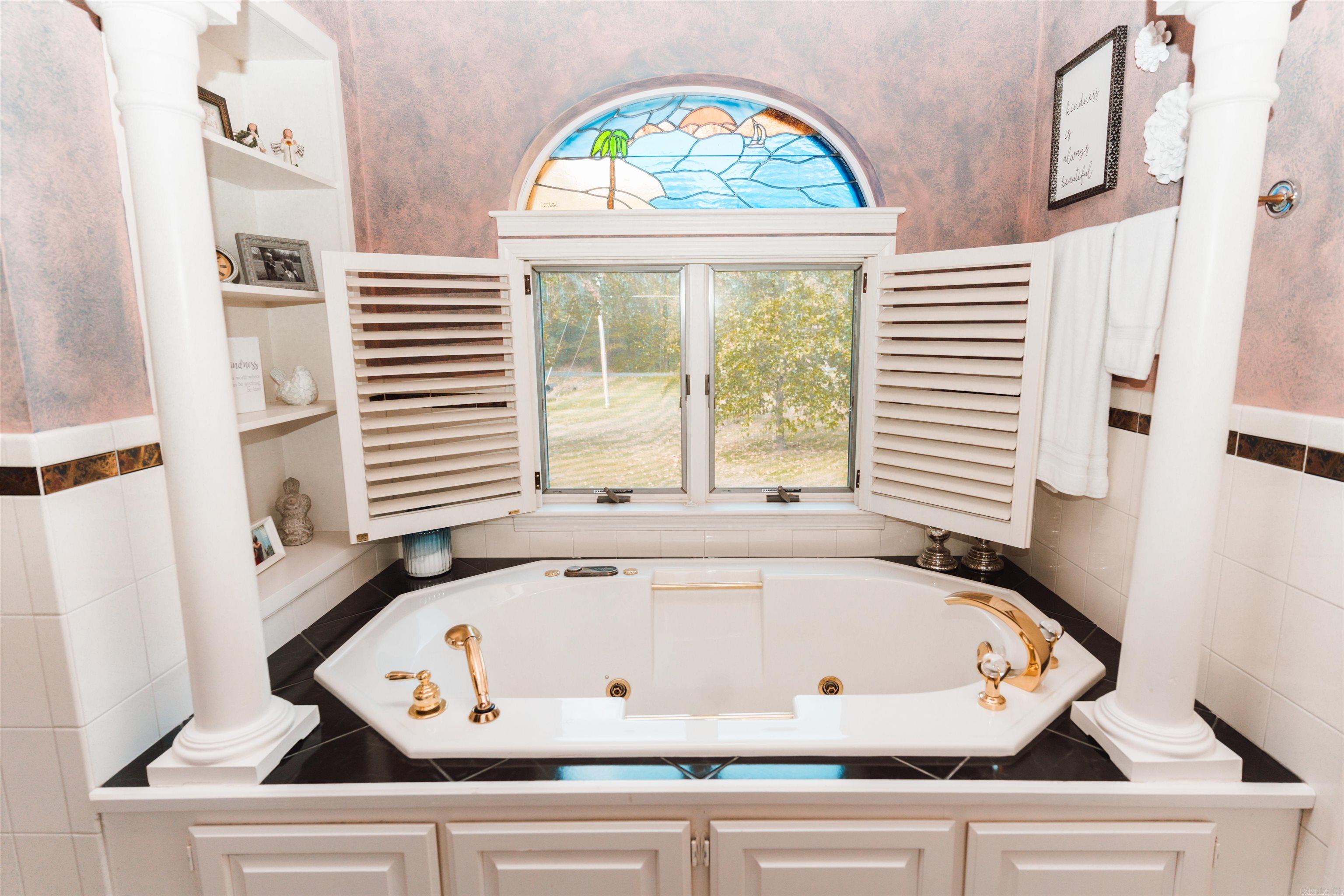 NORTH HILLS ESTATES - Residential