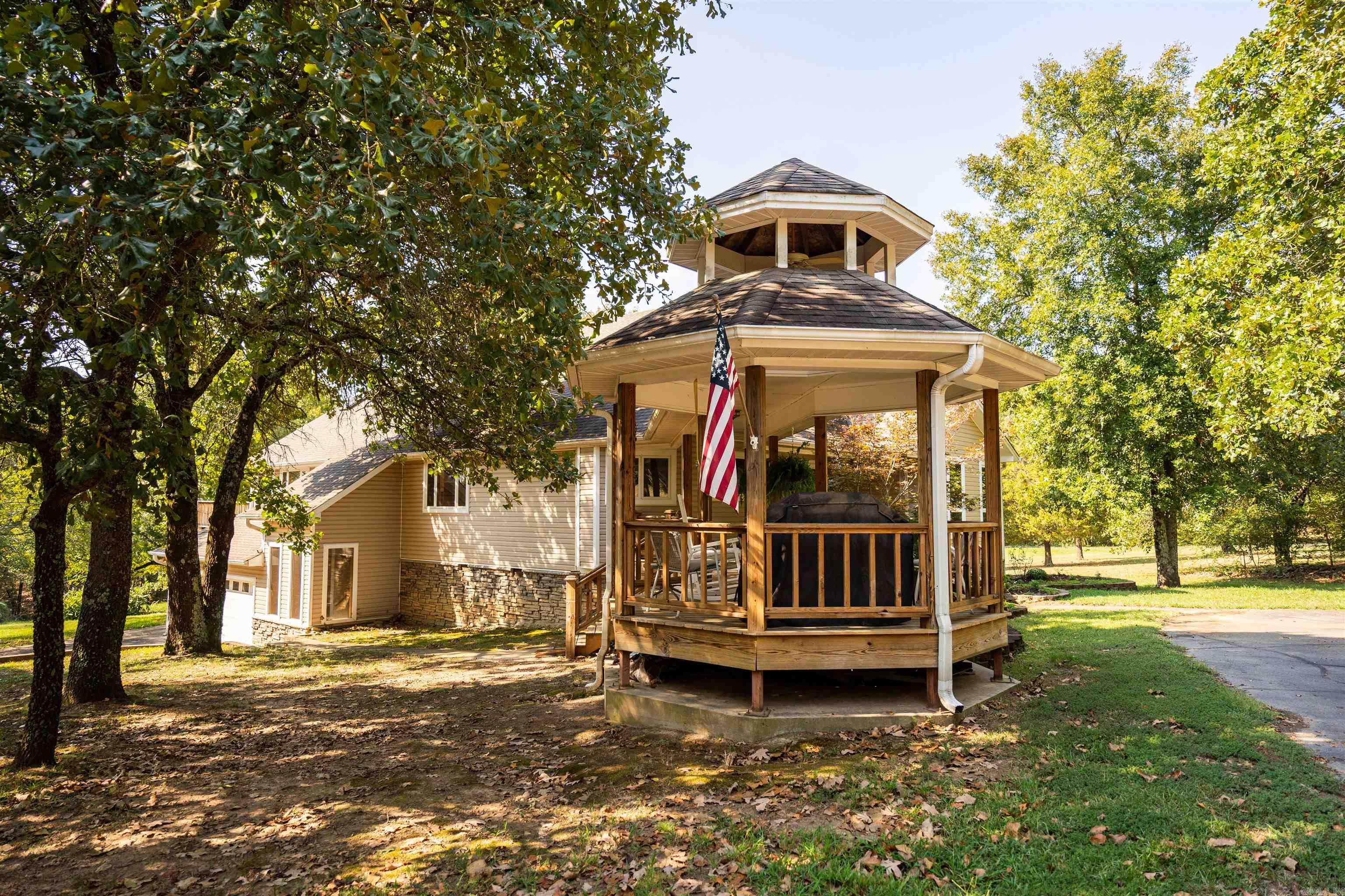 NORTH HILLS ESTATES - Residential