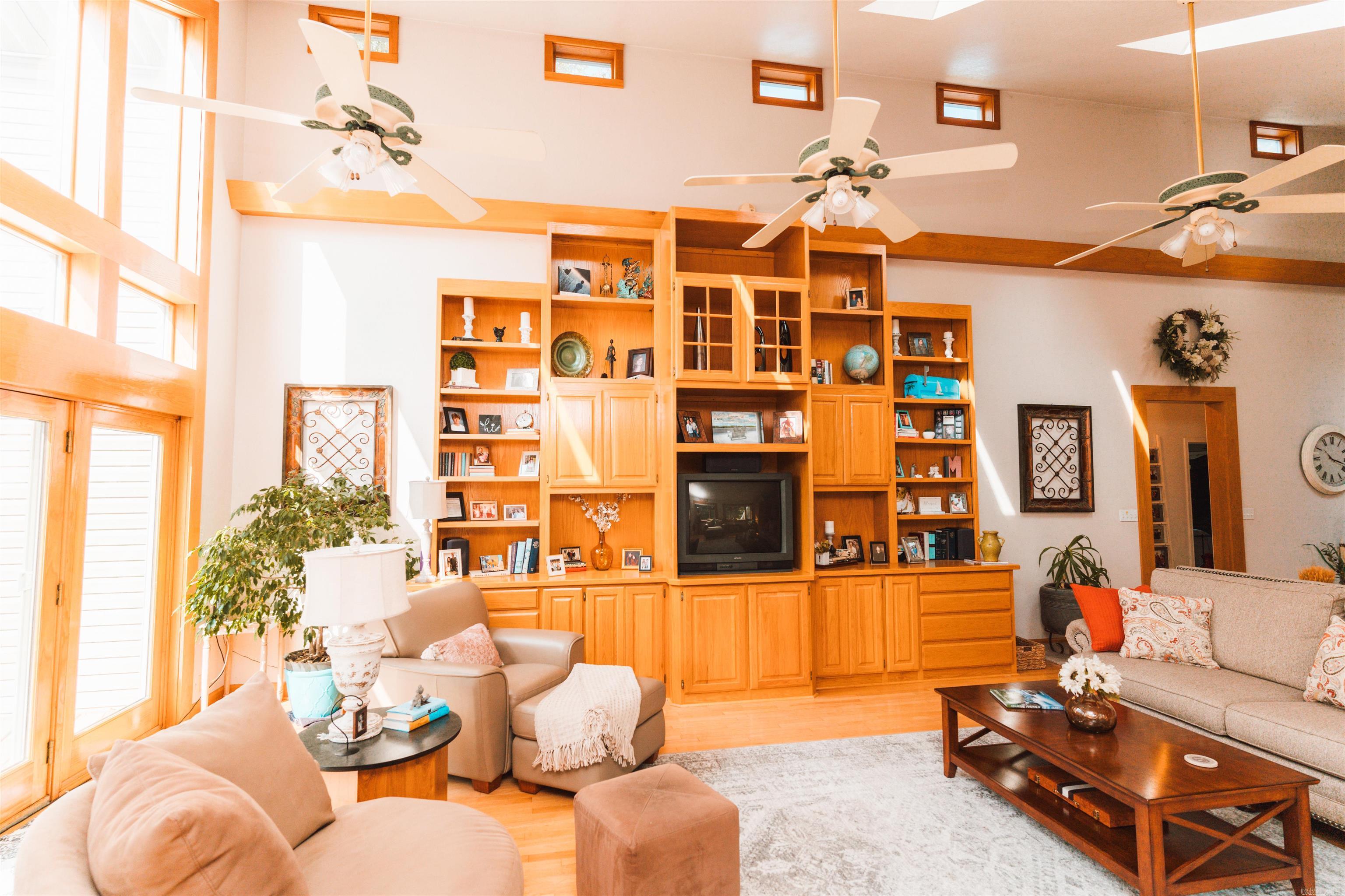 NORTH HILLS ESTATES - Residential