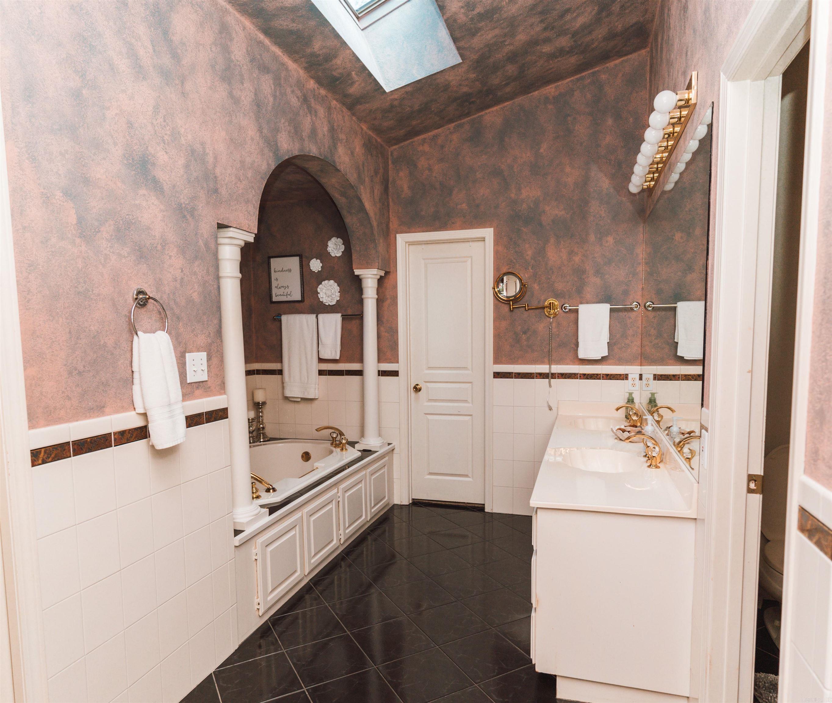 NORTH HILLS ESTATES - Residential