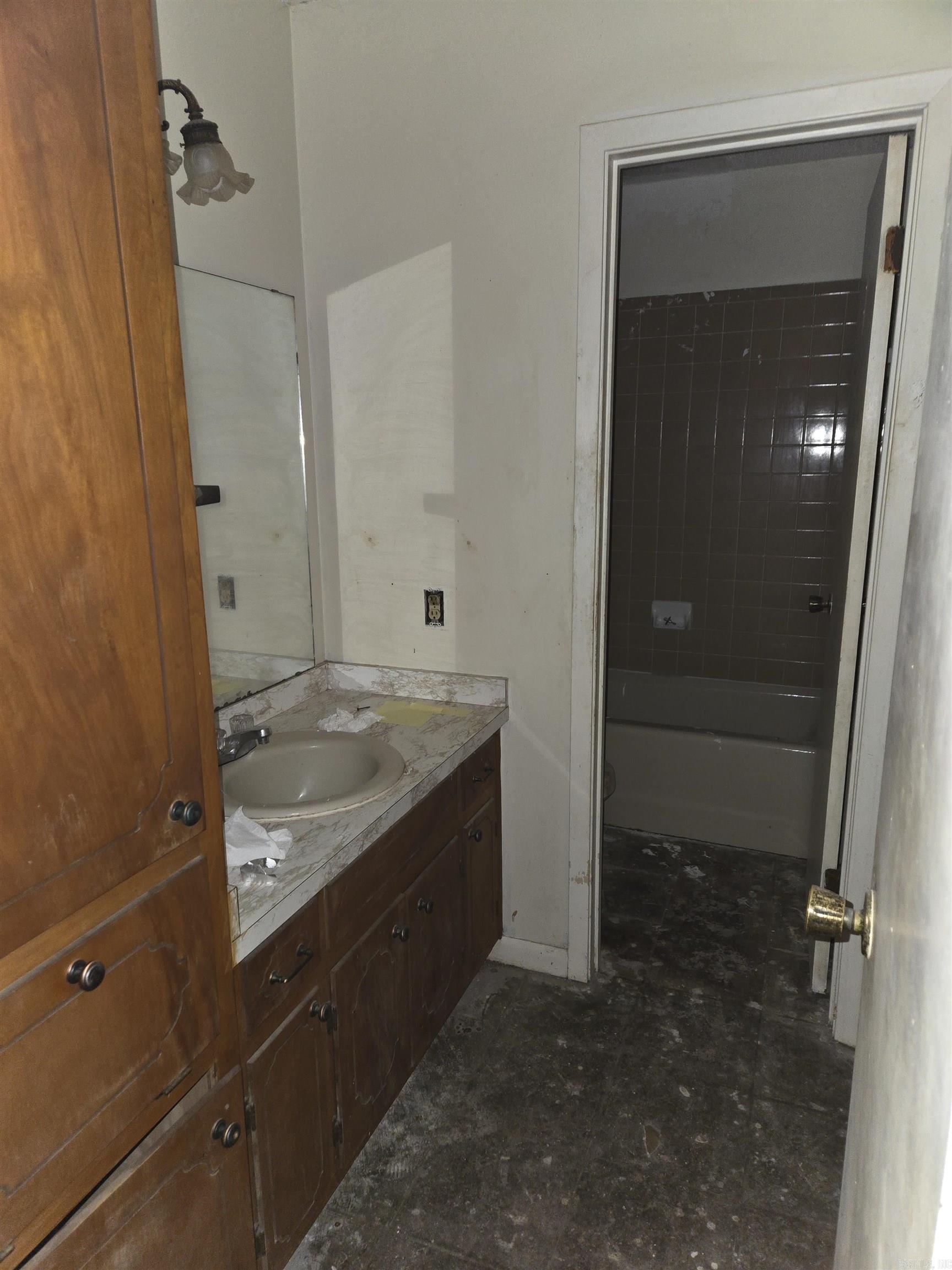 JAMESTOWN DEVL CO S/D - Residential