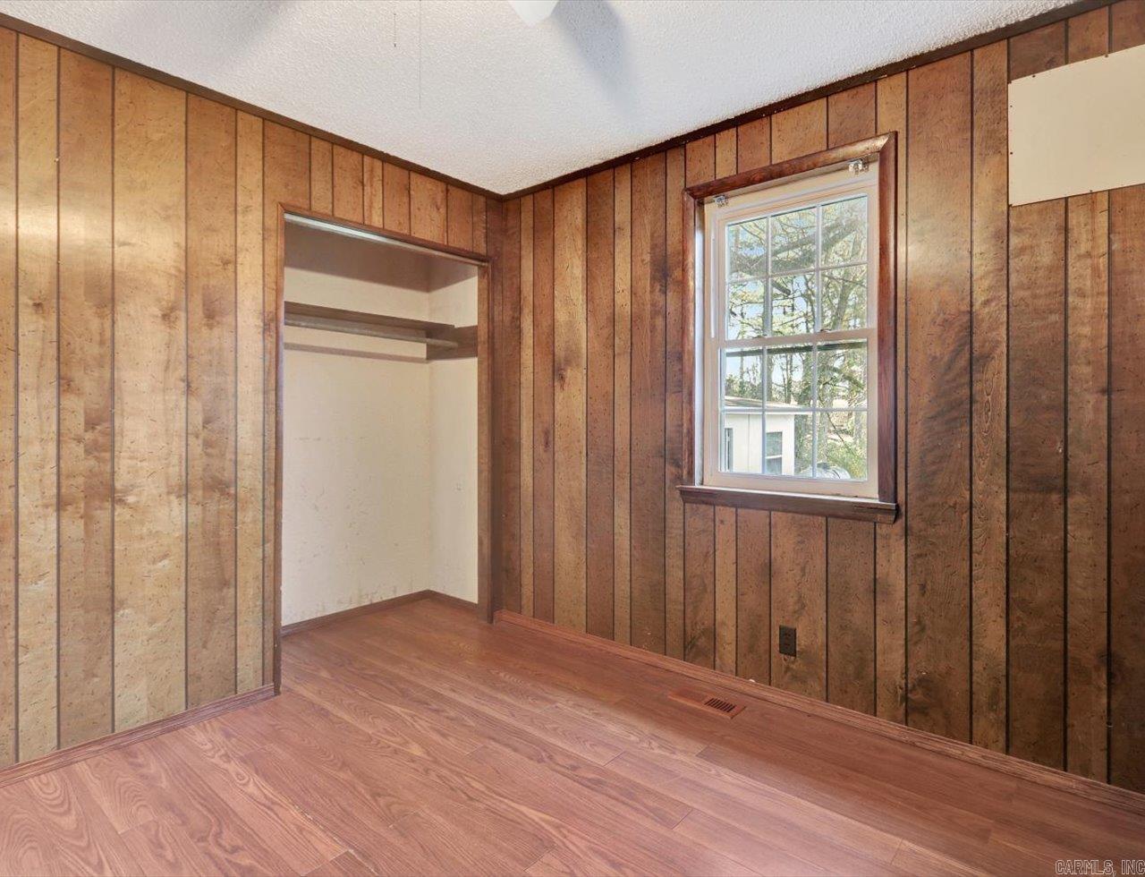 VALLEY ACRES - Residential