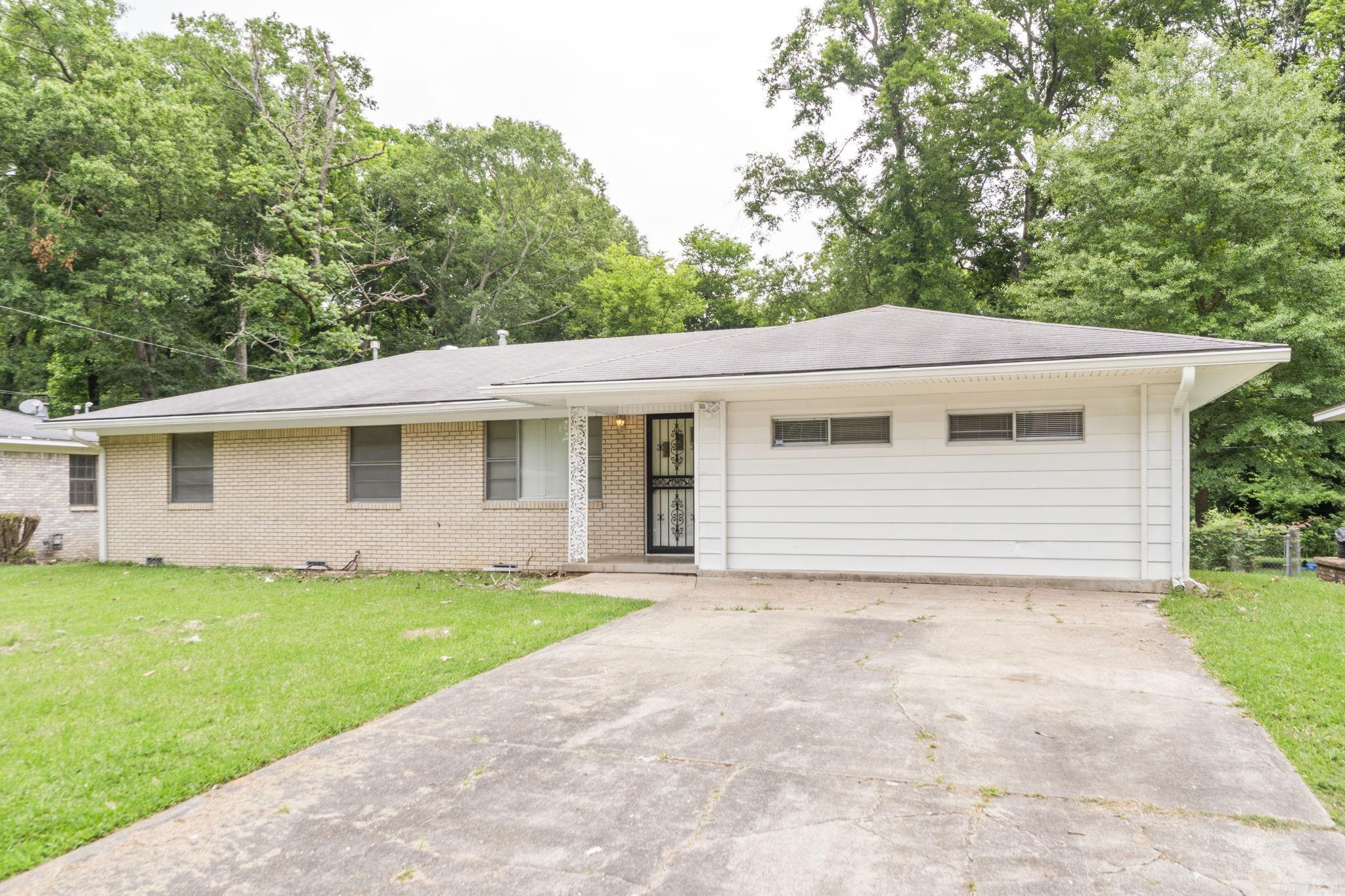 TOWN & COUNTRY ESTATES - Residential