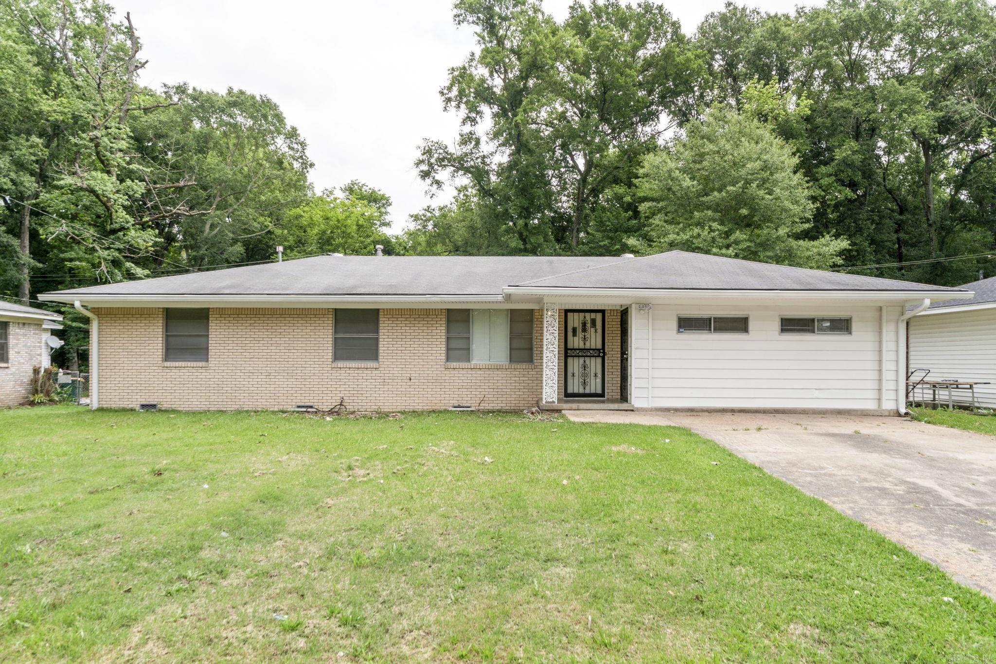 TOWN & COUNTRY ESTATES - Residential
