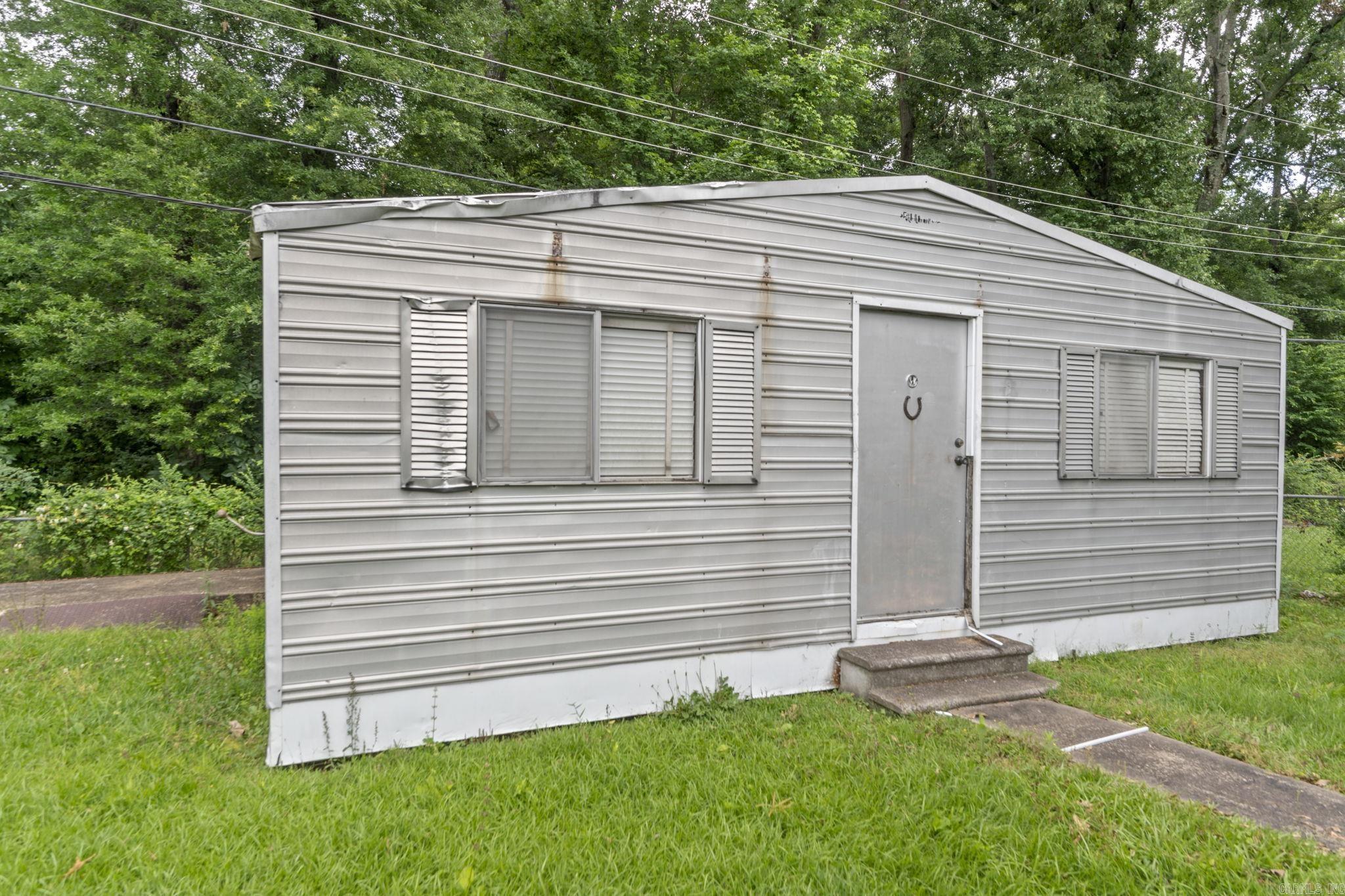 TOWN & COUNTRY ESTATES - Residential