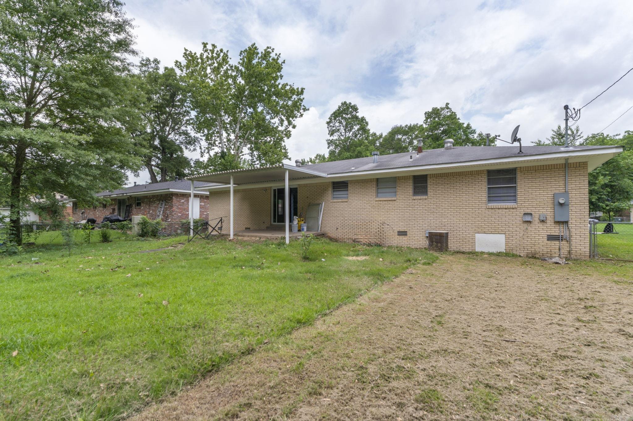 TOWN & COUNTRY ESTATES - Residential
