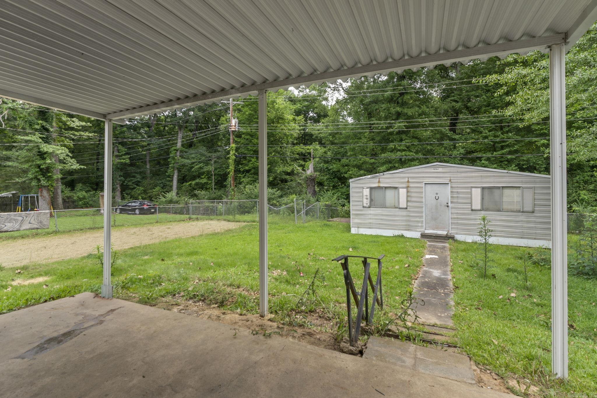 TOWN & COUNTRY ESTATES - Residential