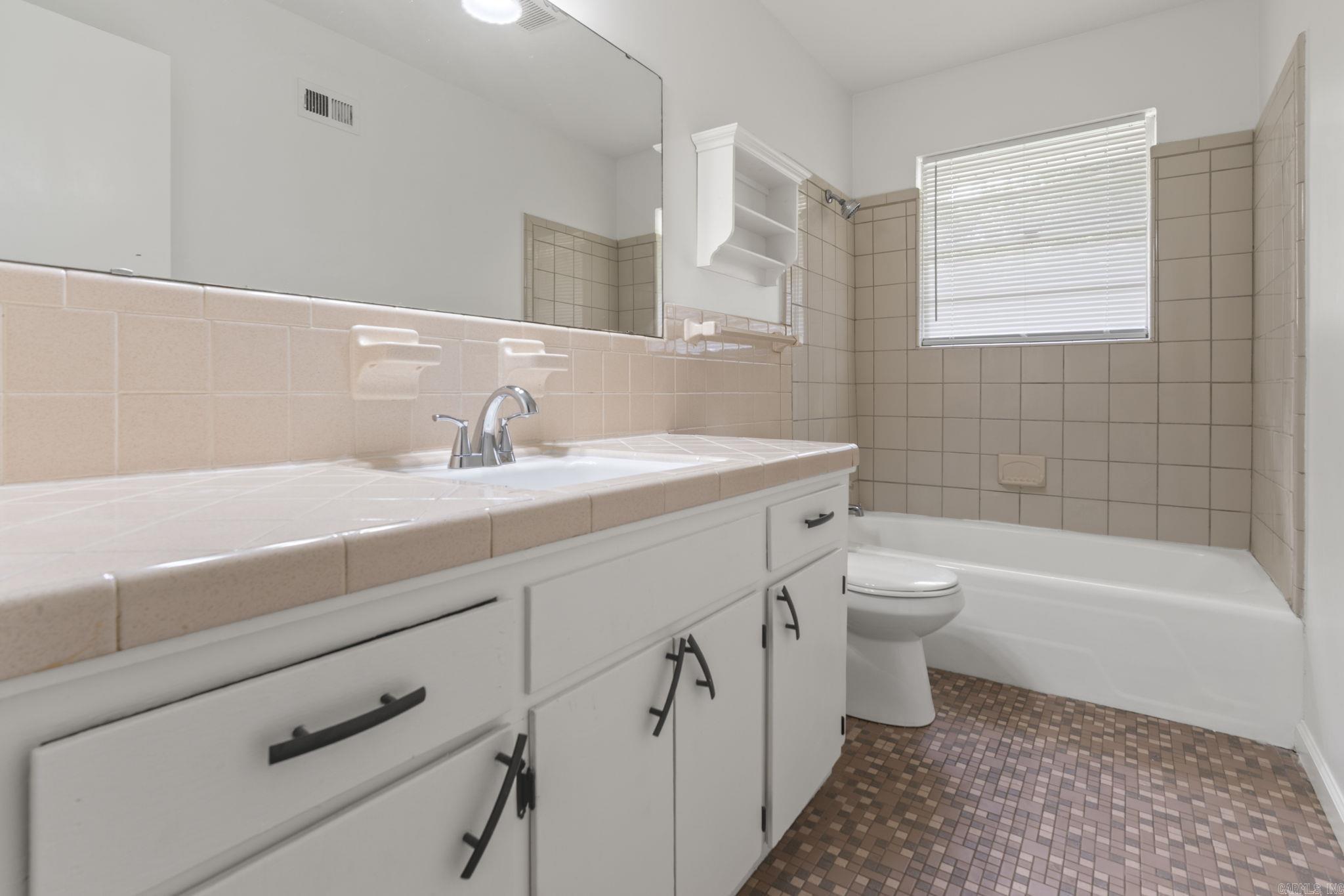 TOWN & COUNTRY ESTATES - Residential
