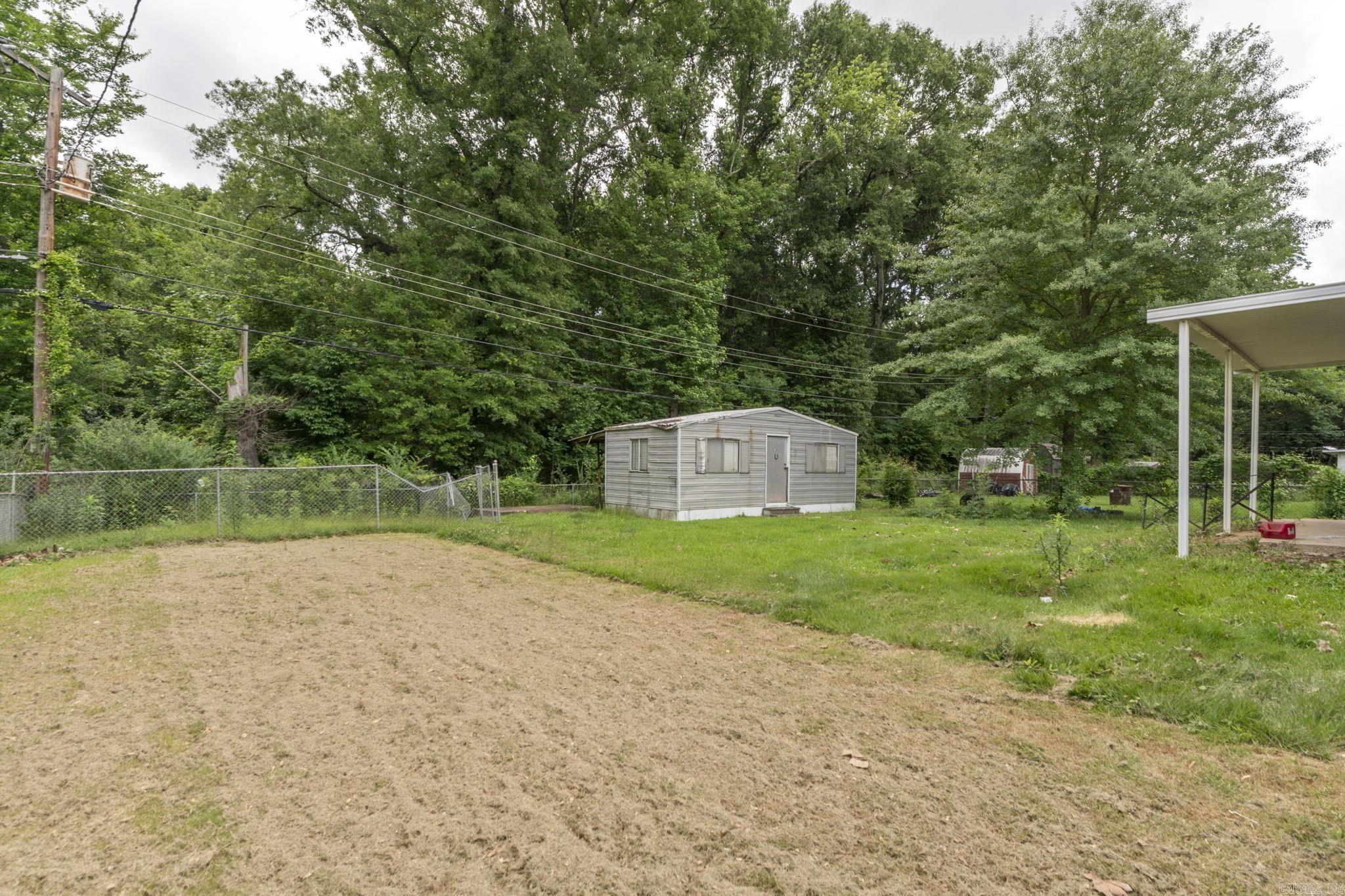 TOWN & COUNTRY ESTATES - Residential